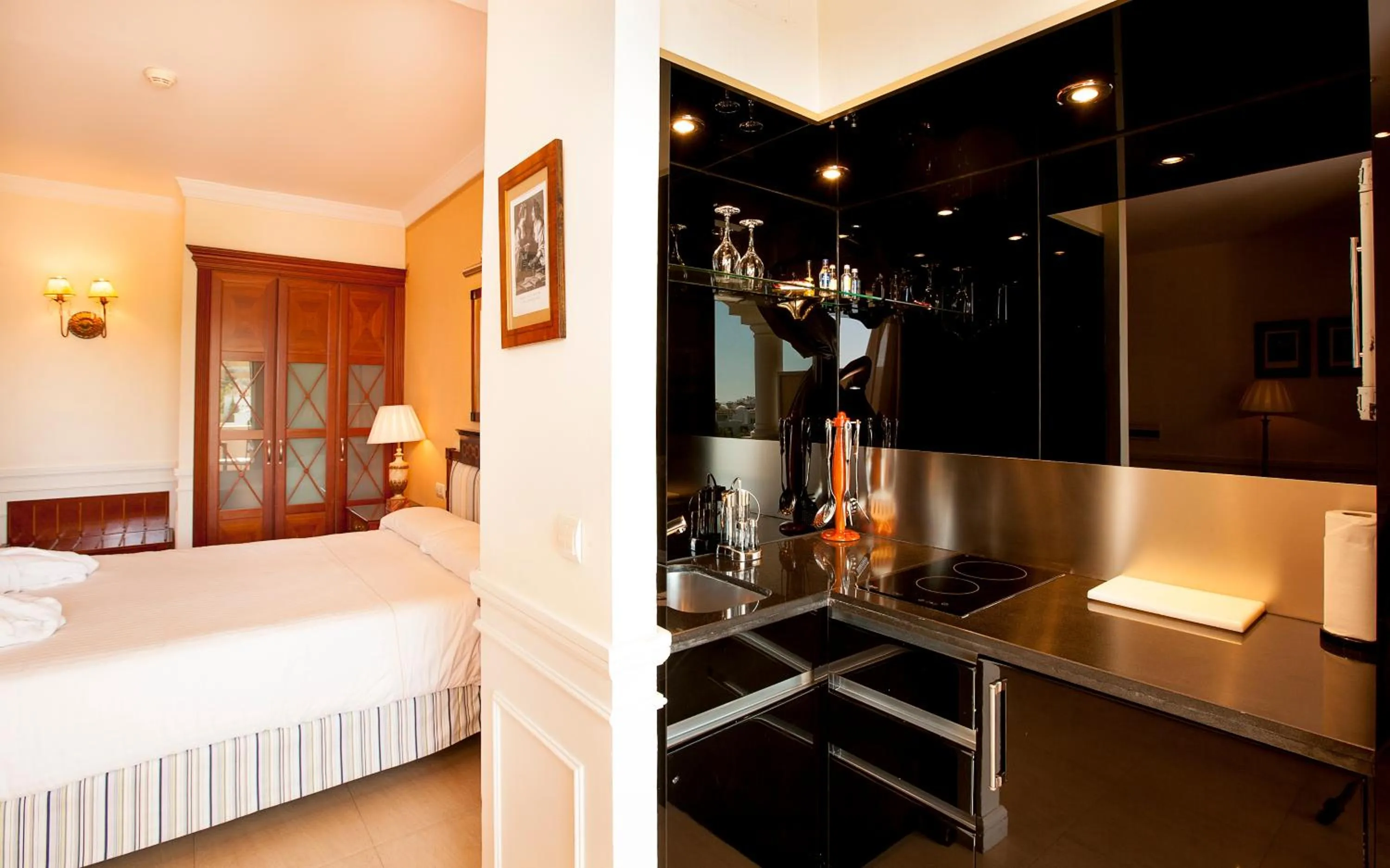 Photo of the whole room, Bed in Apartamentos Guadalpin Boutique