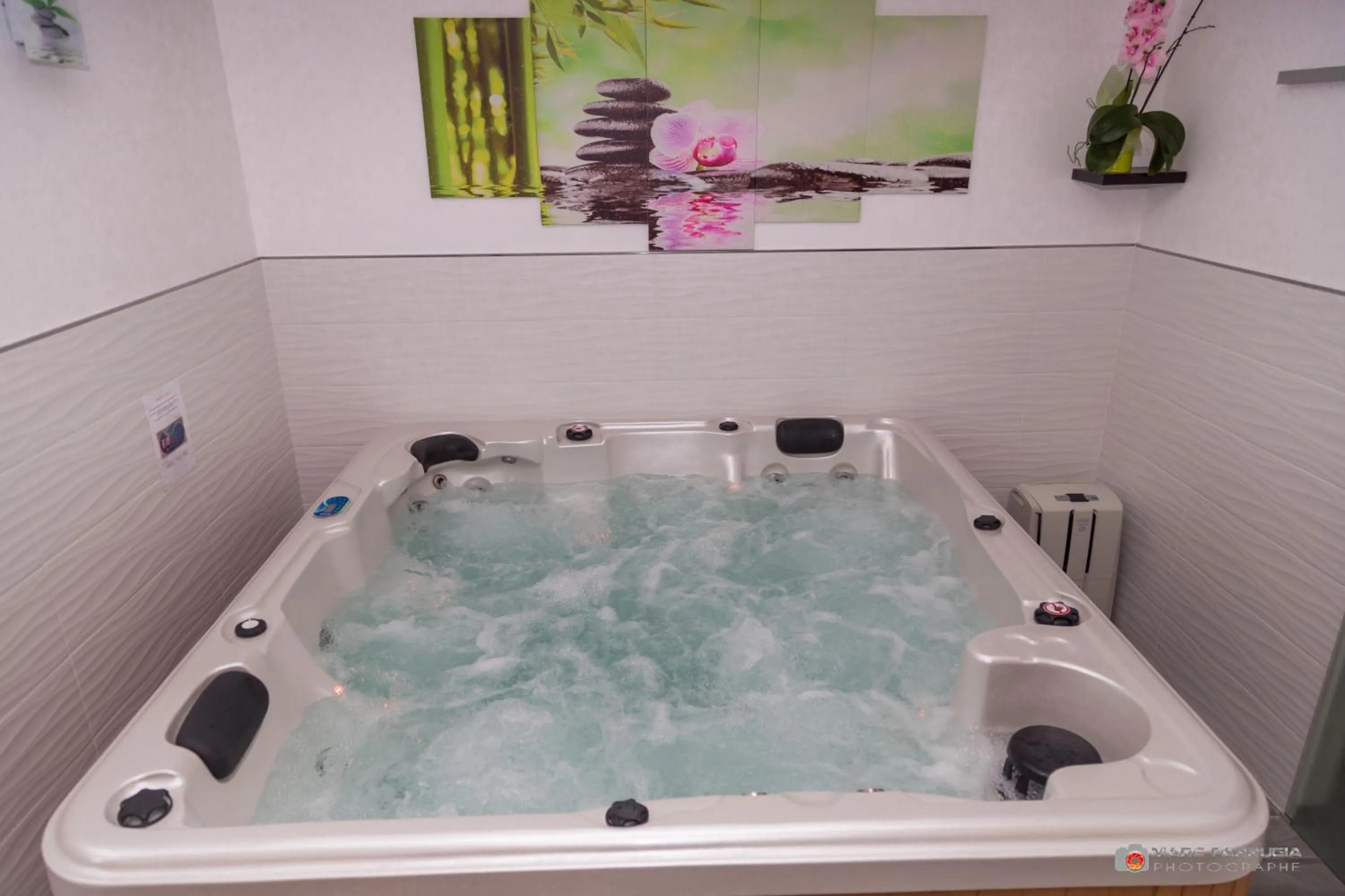 Hot Tub in Chambre d'hôtes source de la St Baume