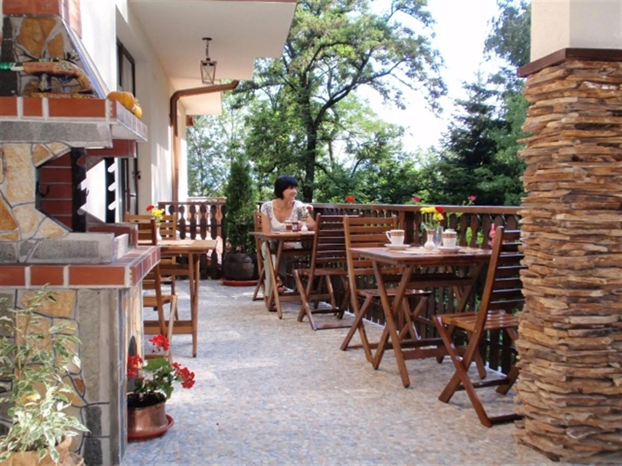 Restaurant/places to eat in Family Hotel Emaly 2