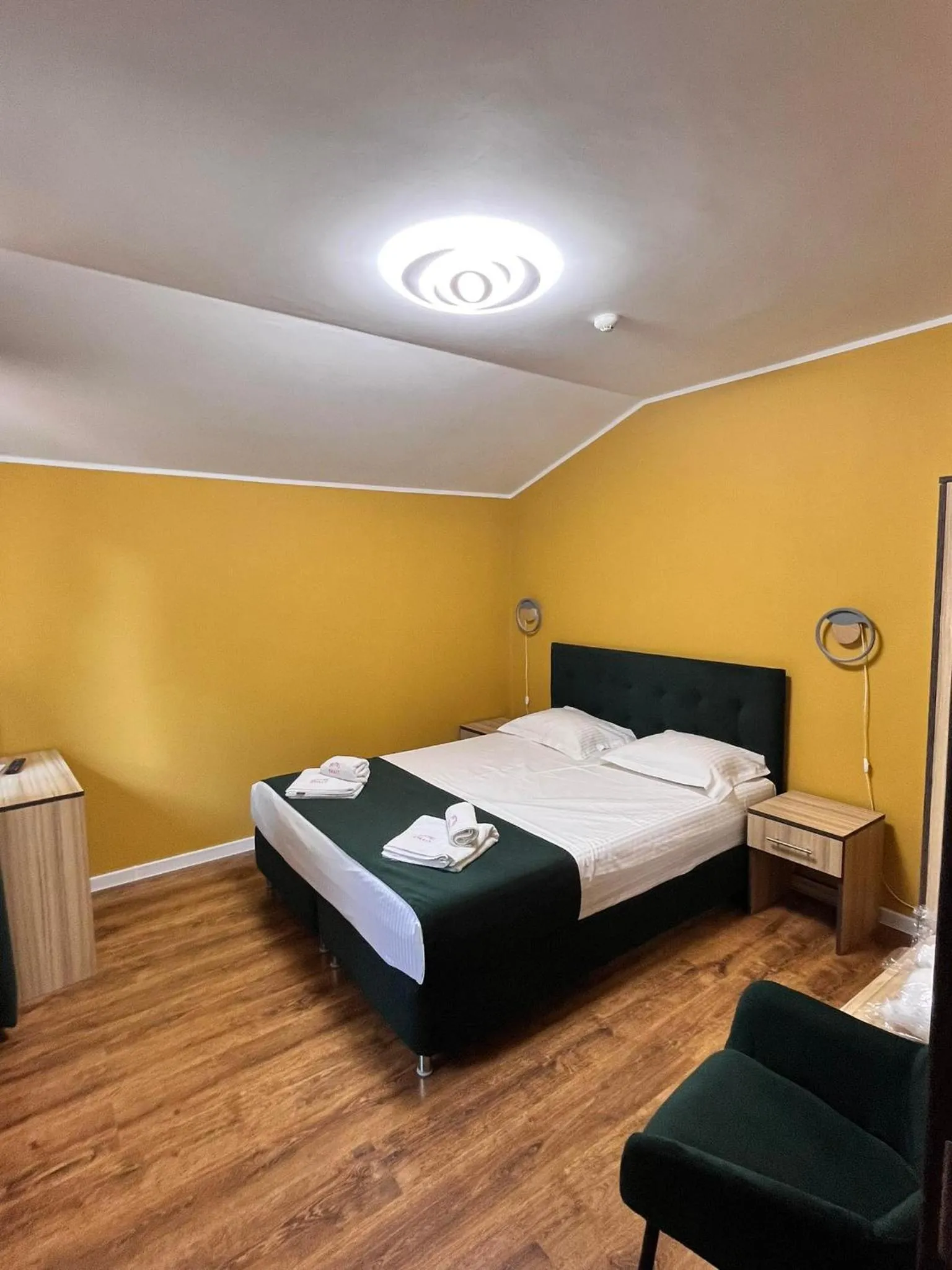Bedroom, Bed in Family Hotel Emaly 2