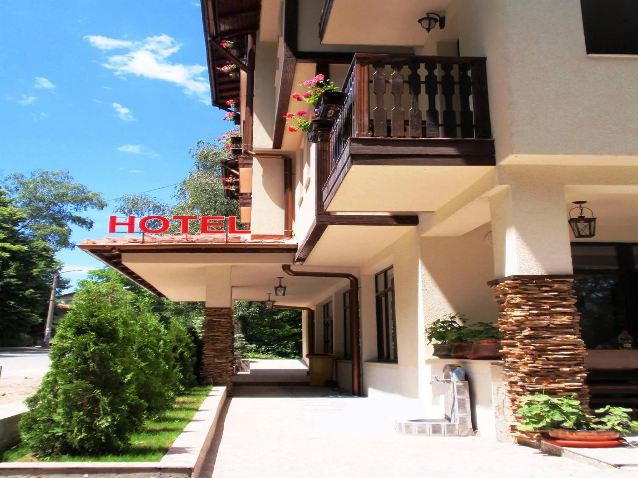 Facade/entrance in Family Hotel Emaly 2