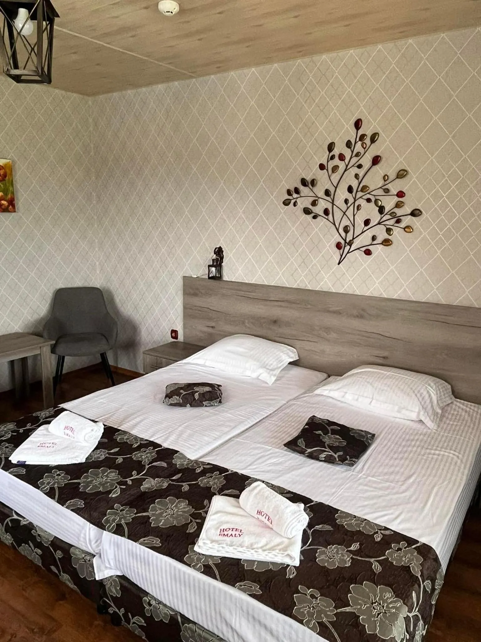 Bed in Family Hotel Emaly 2