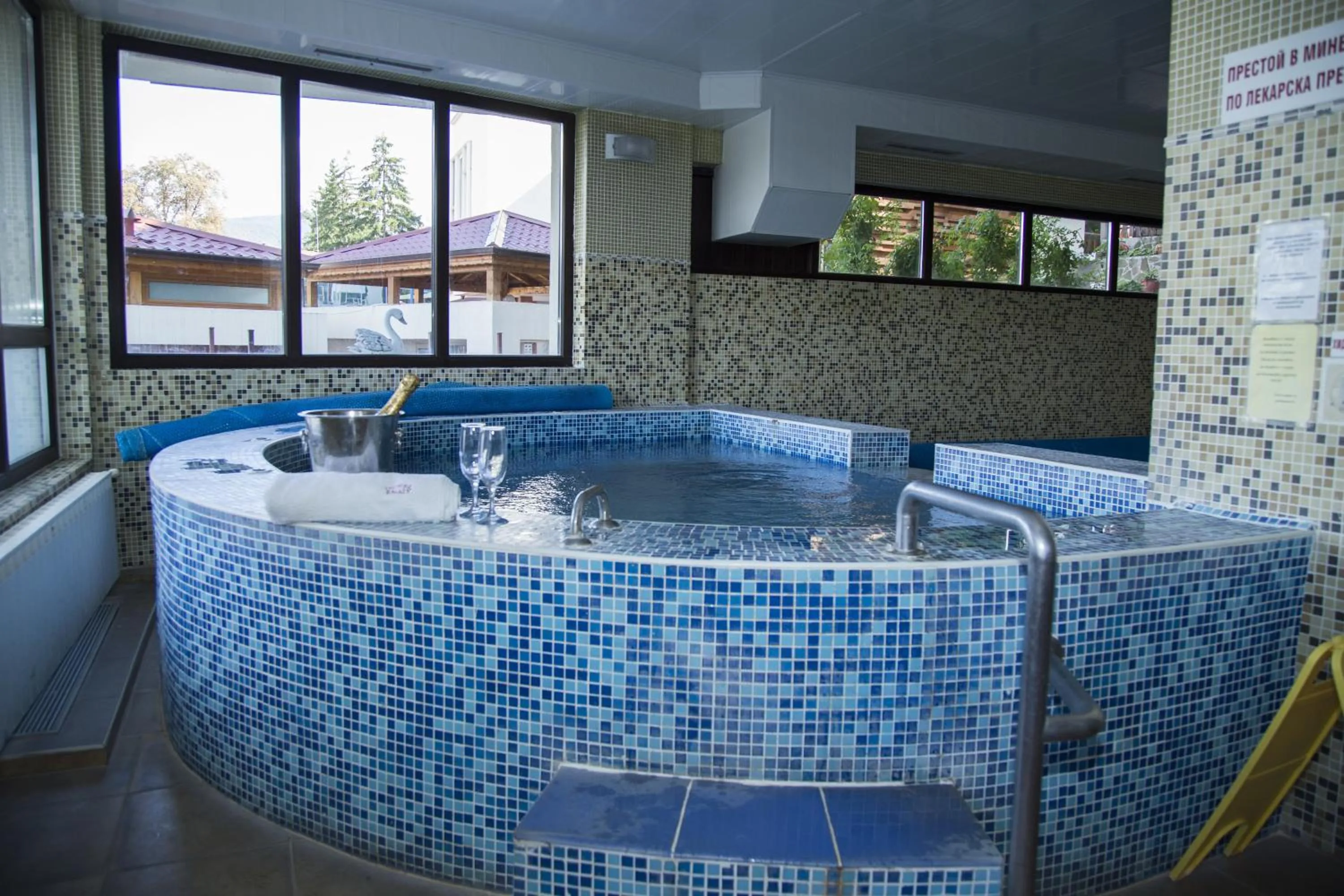 Hot Tub in Family Hotel Emaly 2