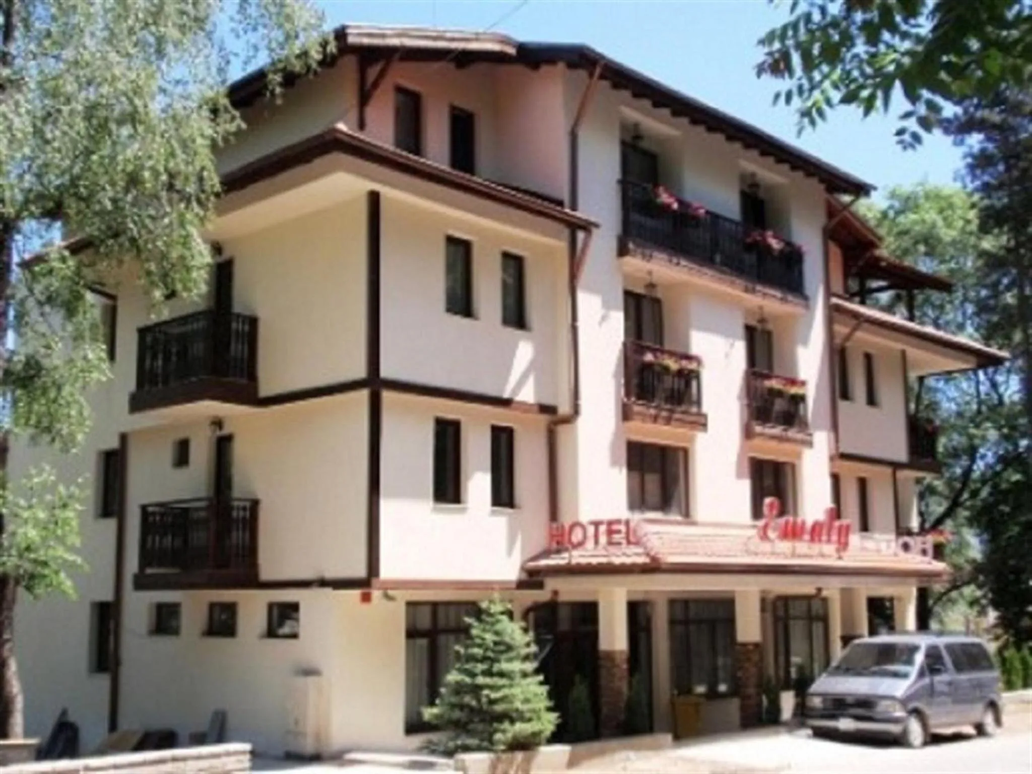 Facade/entrance in Family Hotel Emaly 2