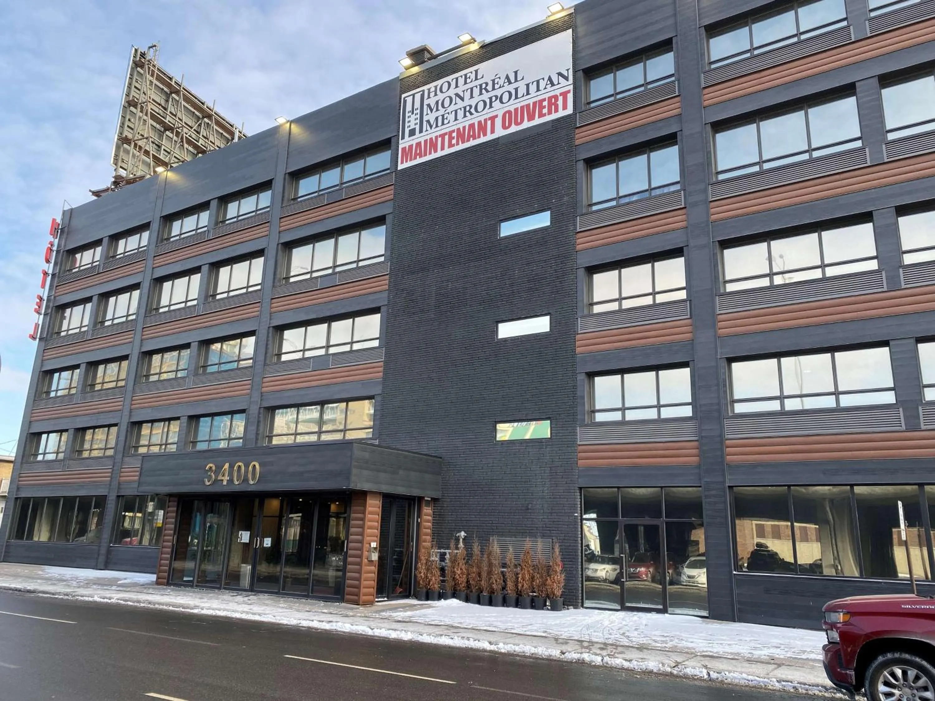 Property building in Hotel Montreal Metropolitan, BW Signature Collection