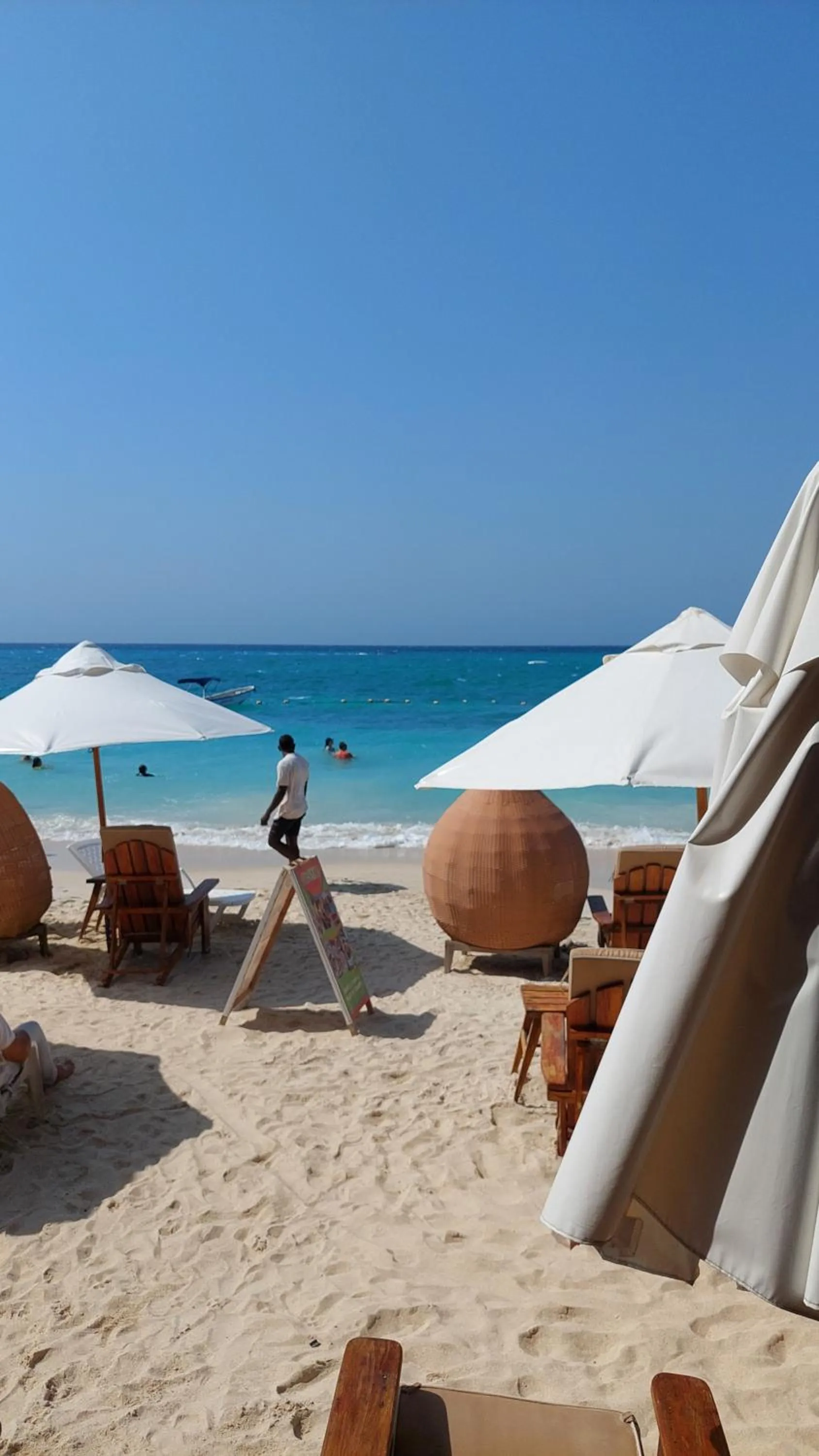 Day in Hotel Calamari Baru