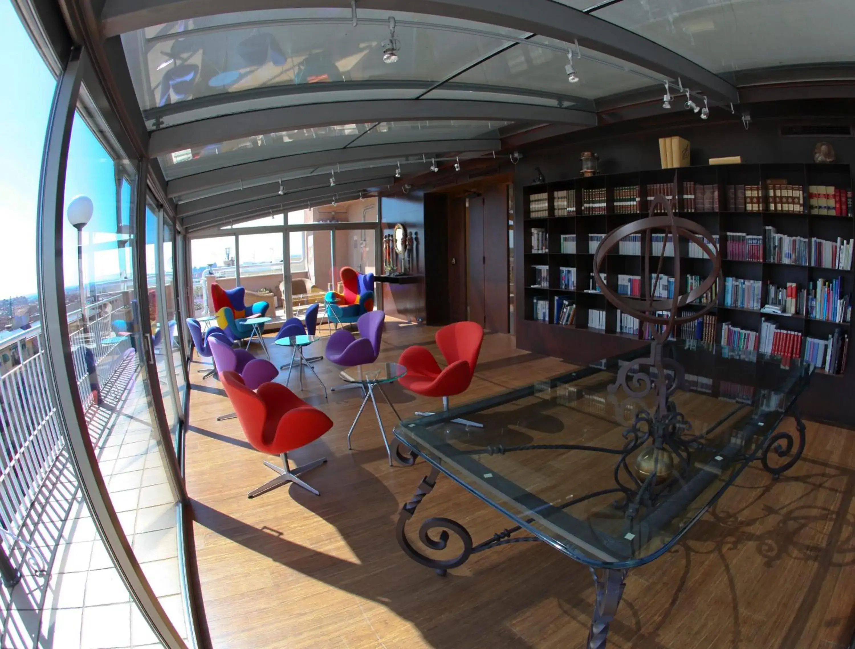 Library in Hotel Sancho