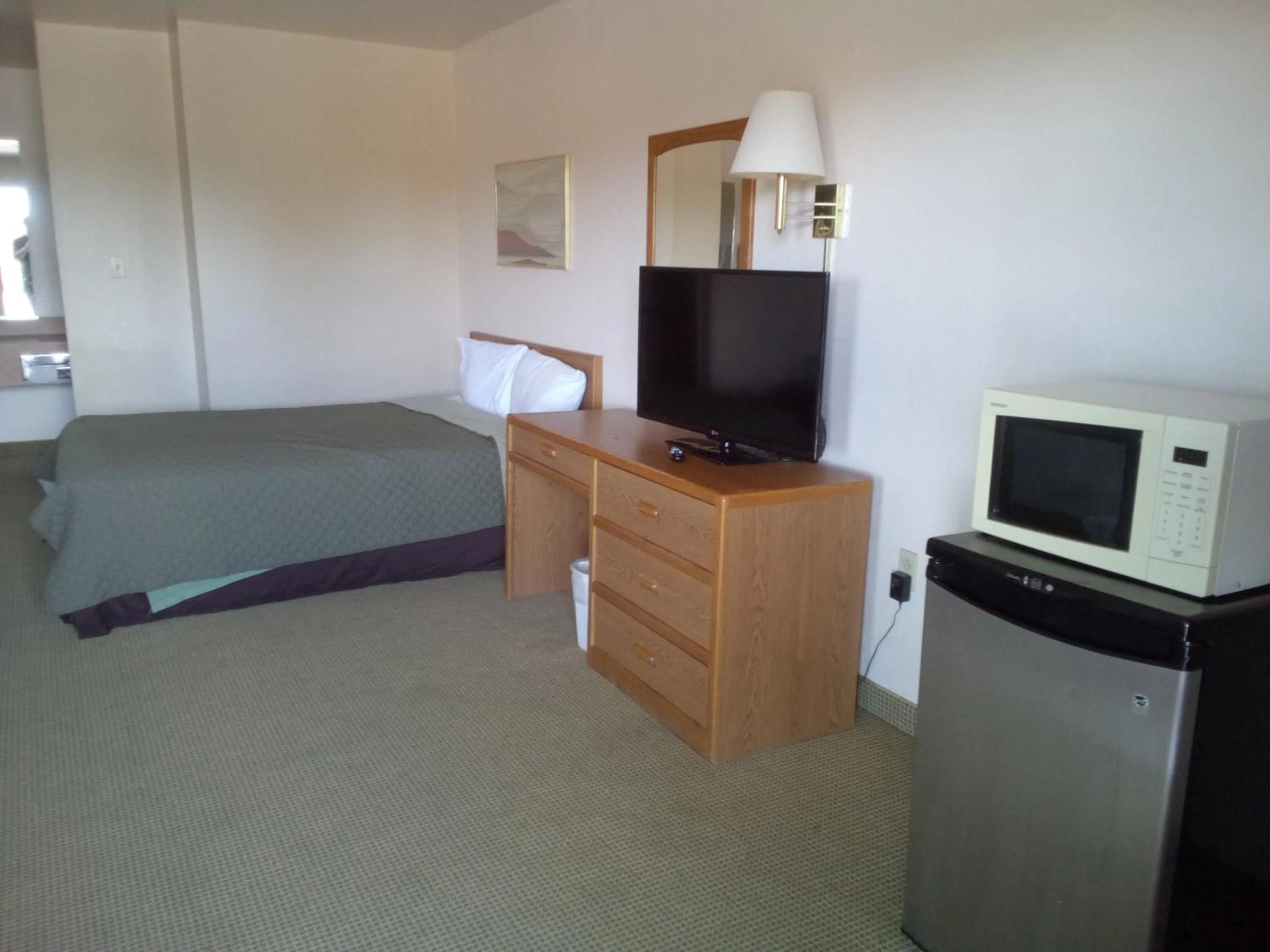 Bedroom in Super 8 by Wyndham Benson