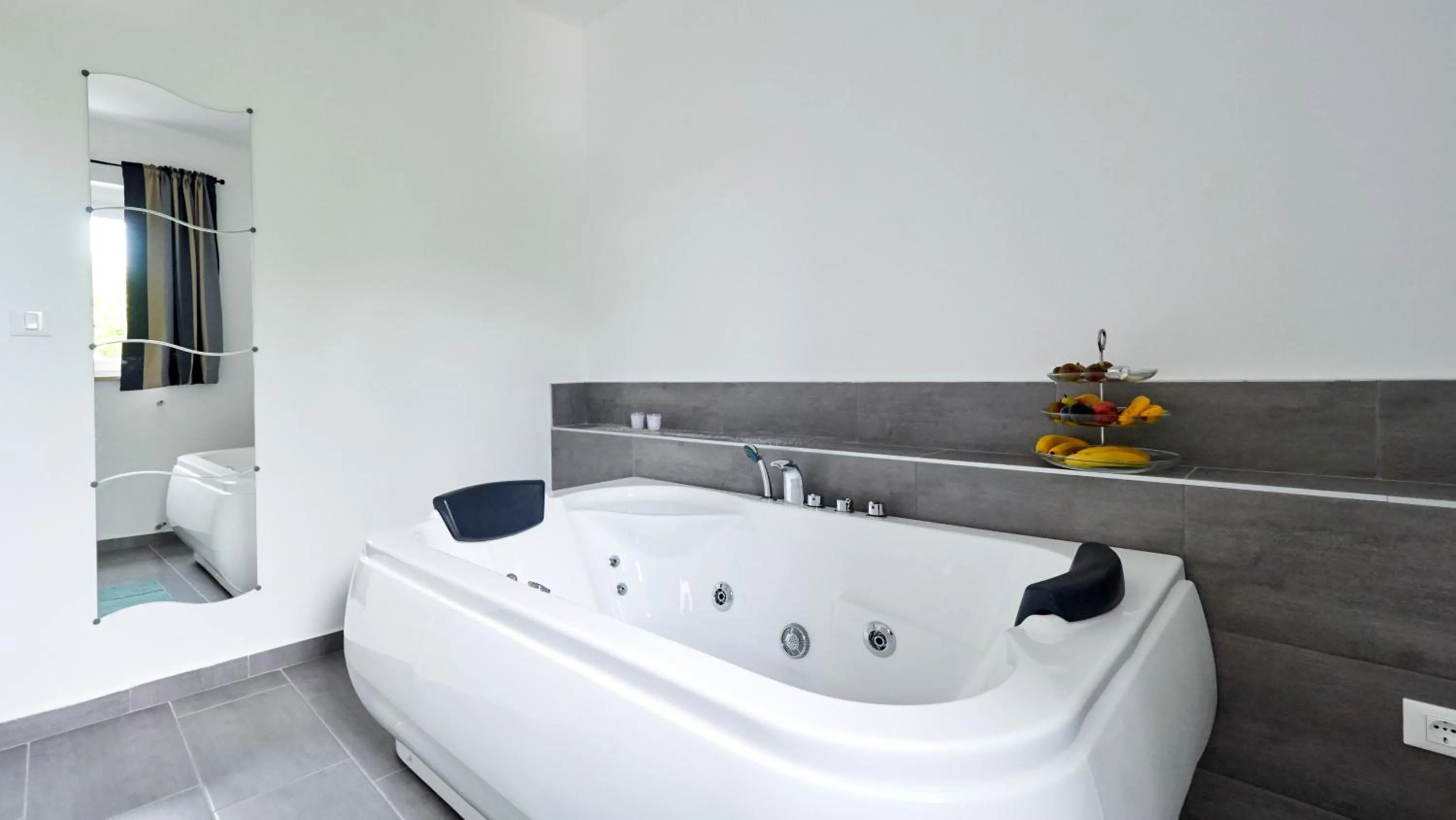 Hot Tub in B&B Villa Vela