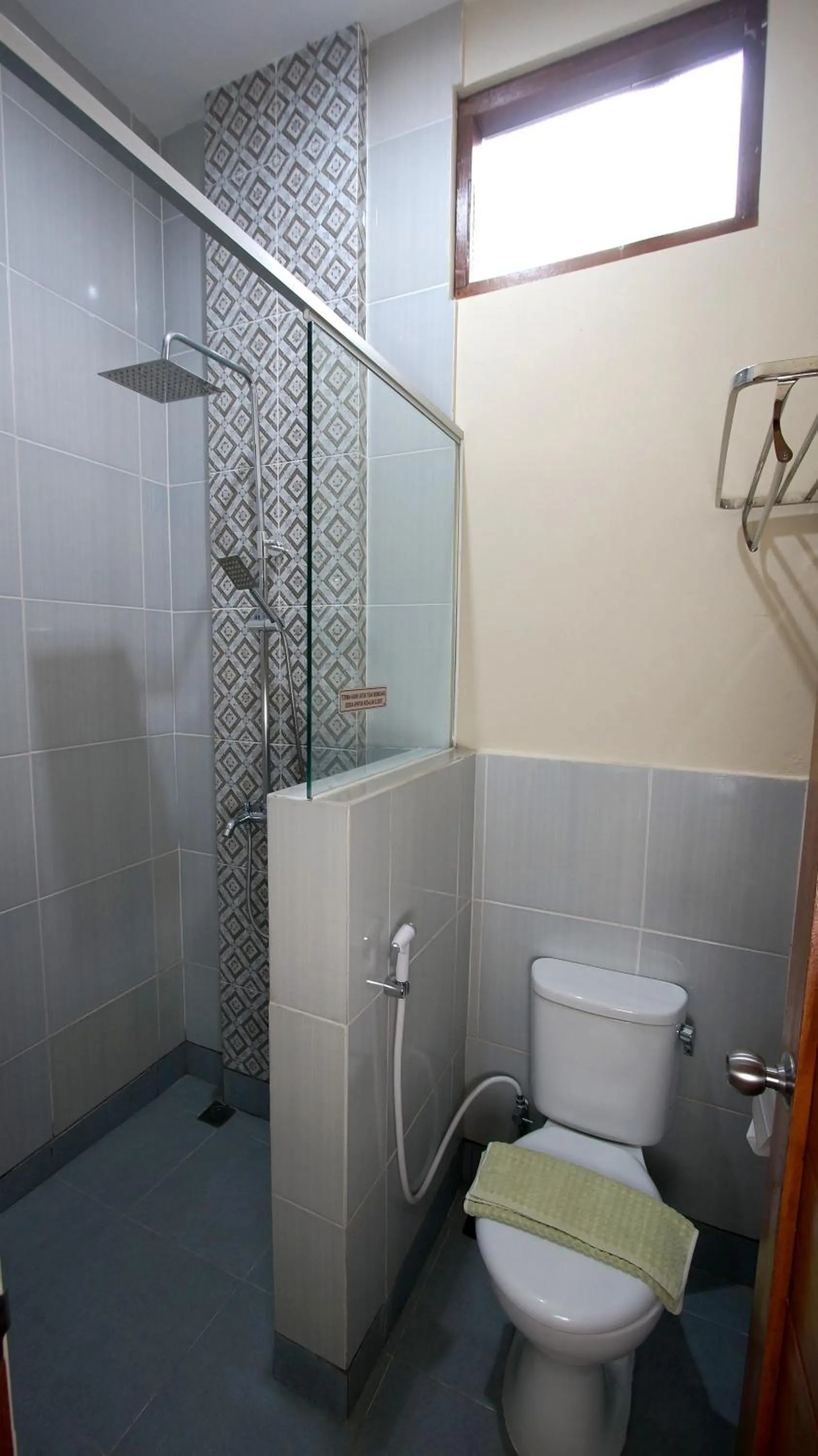 Bathroom in S5 Guest House Yogyakarta