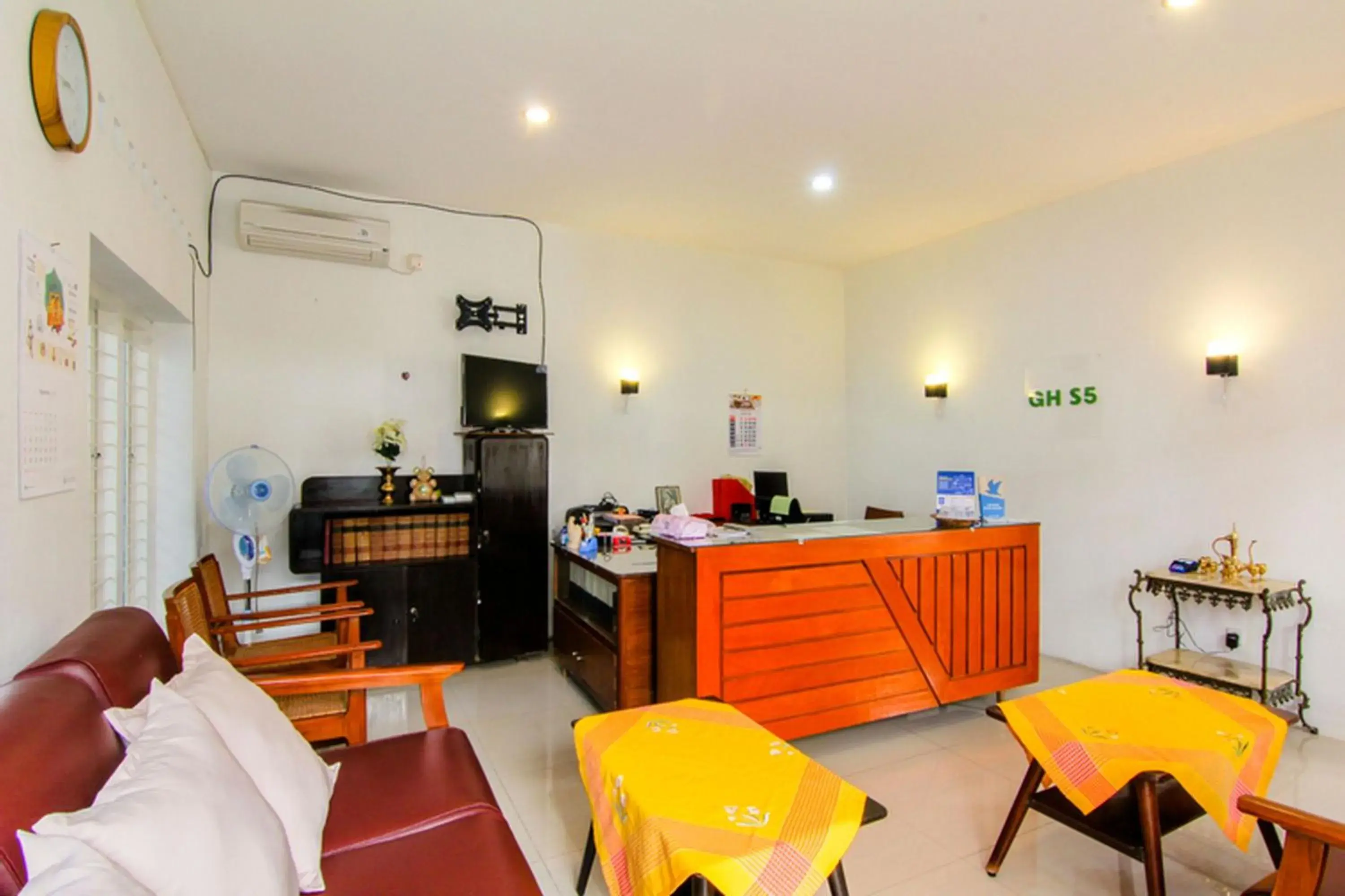 Lobby or reception in S5 Guest House Yogyakarta Lobby or reception in S5 Guest House Yogyakarta