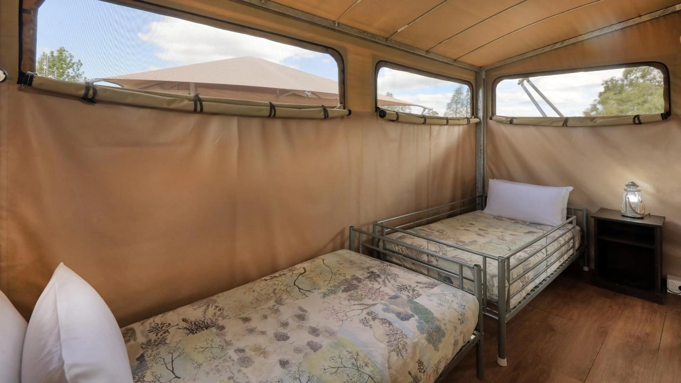 Bed in Dubbo Rhino Lodge