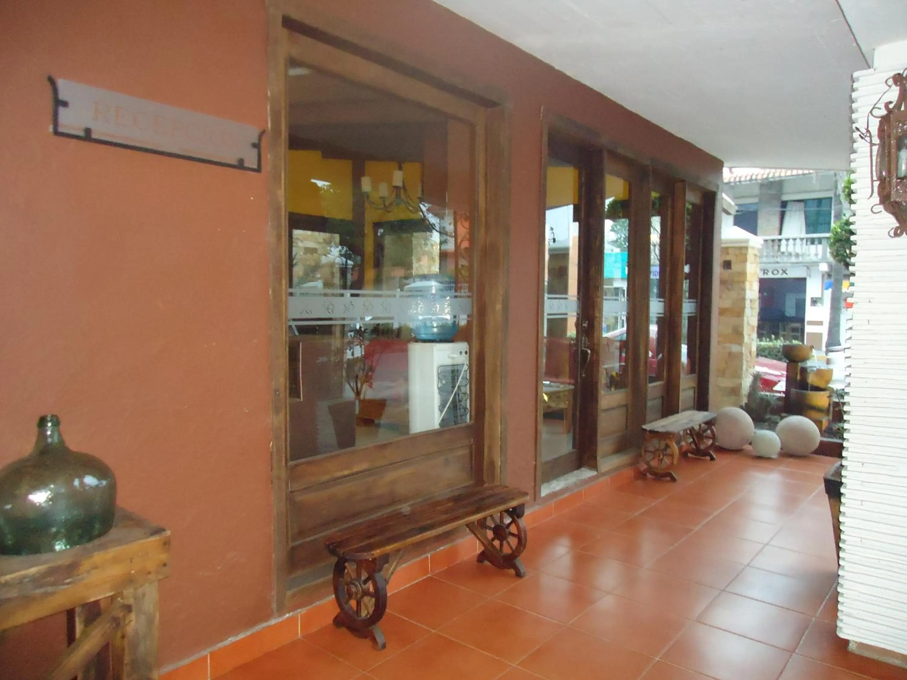 Facade/entrance in Hotel El Rancho