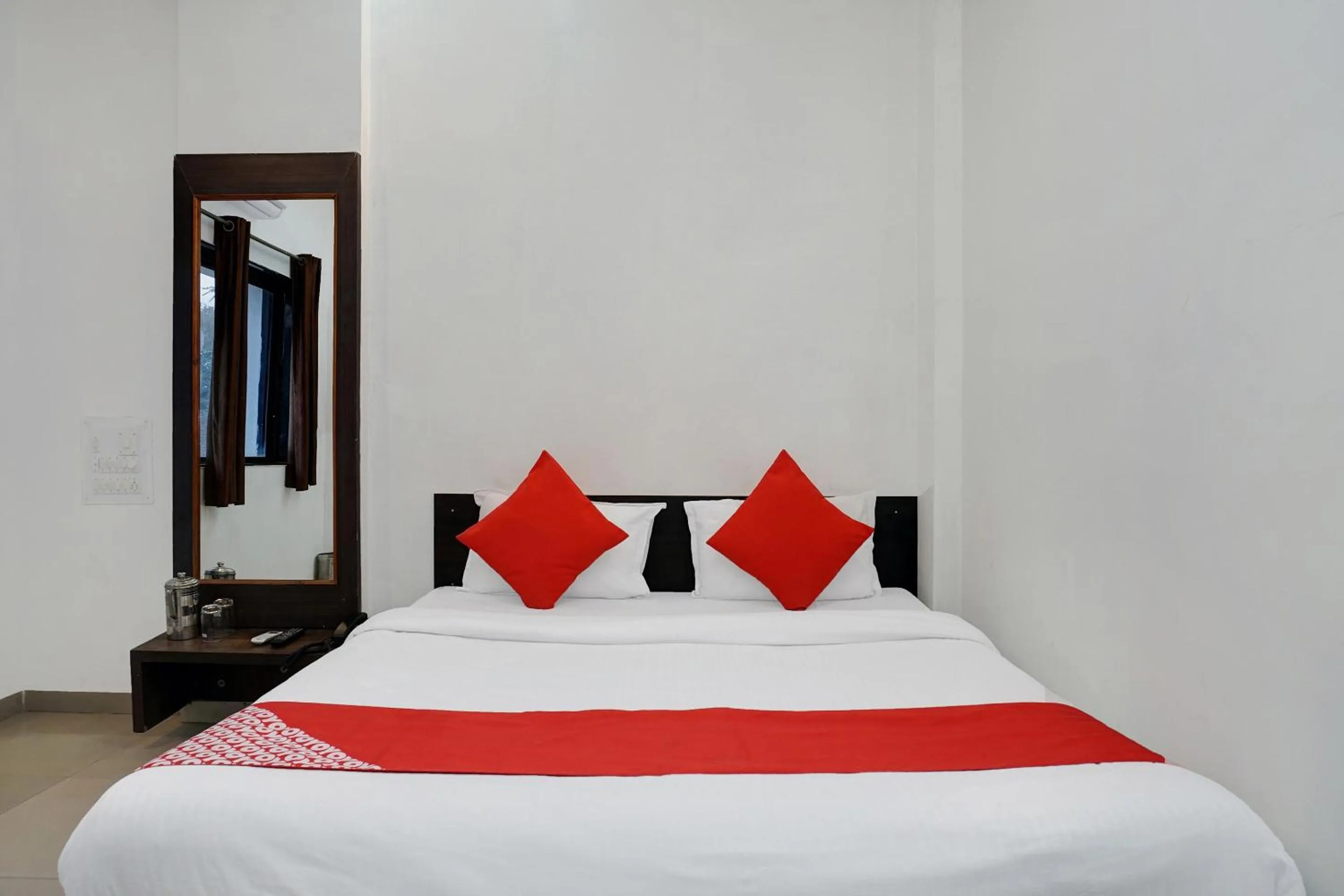 Bedroom in Hotel O Shirdi Sai Inn