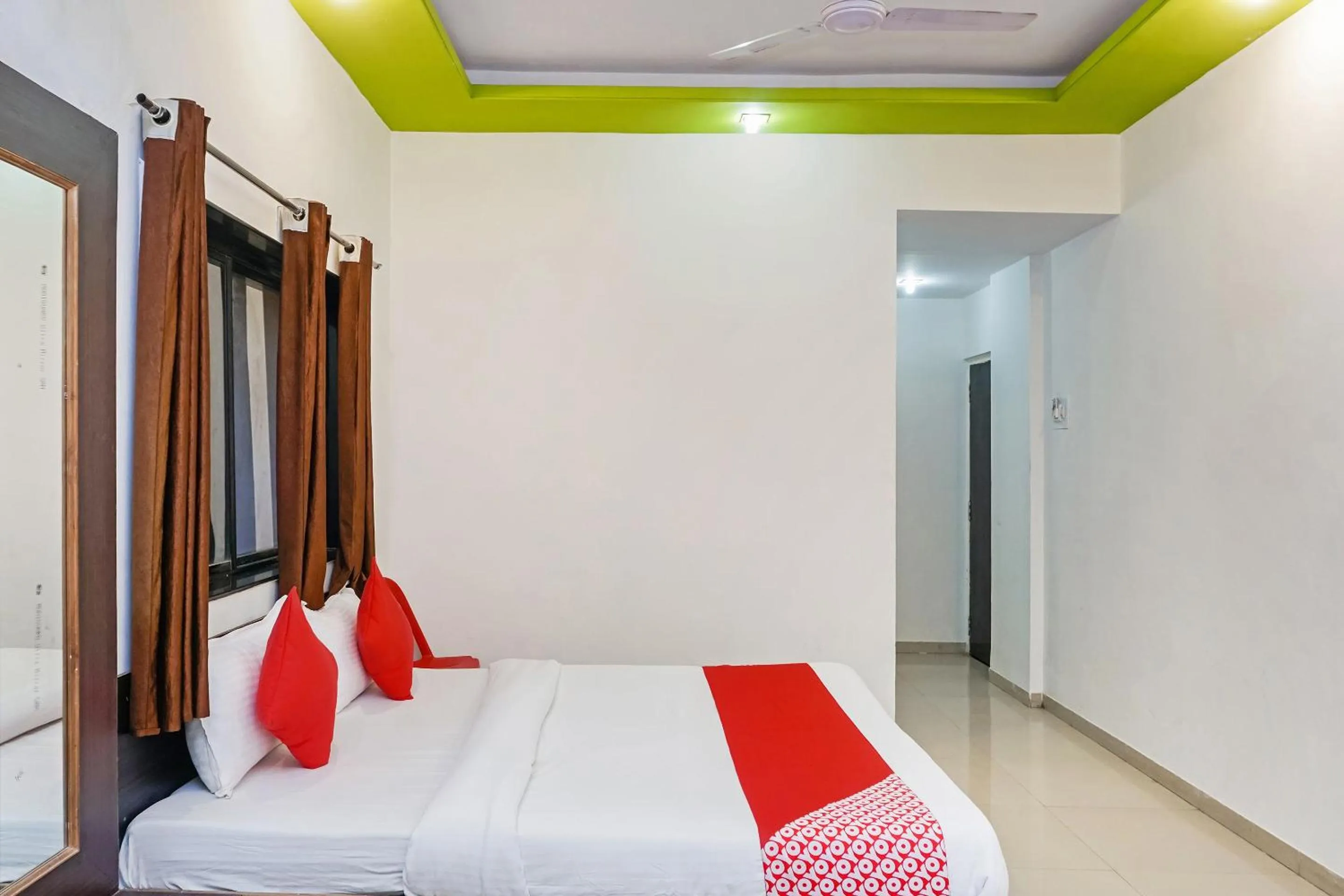 Bedroom in Hotel O Shirdi Sai Inn