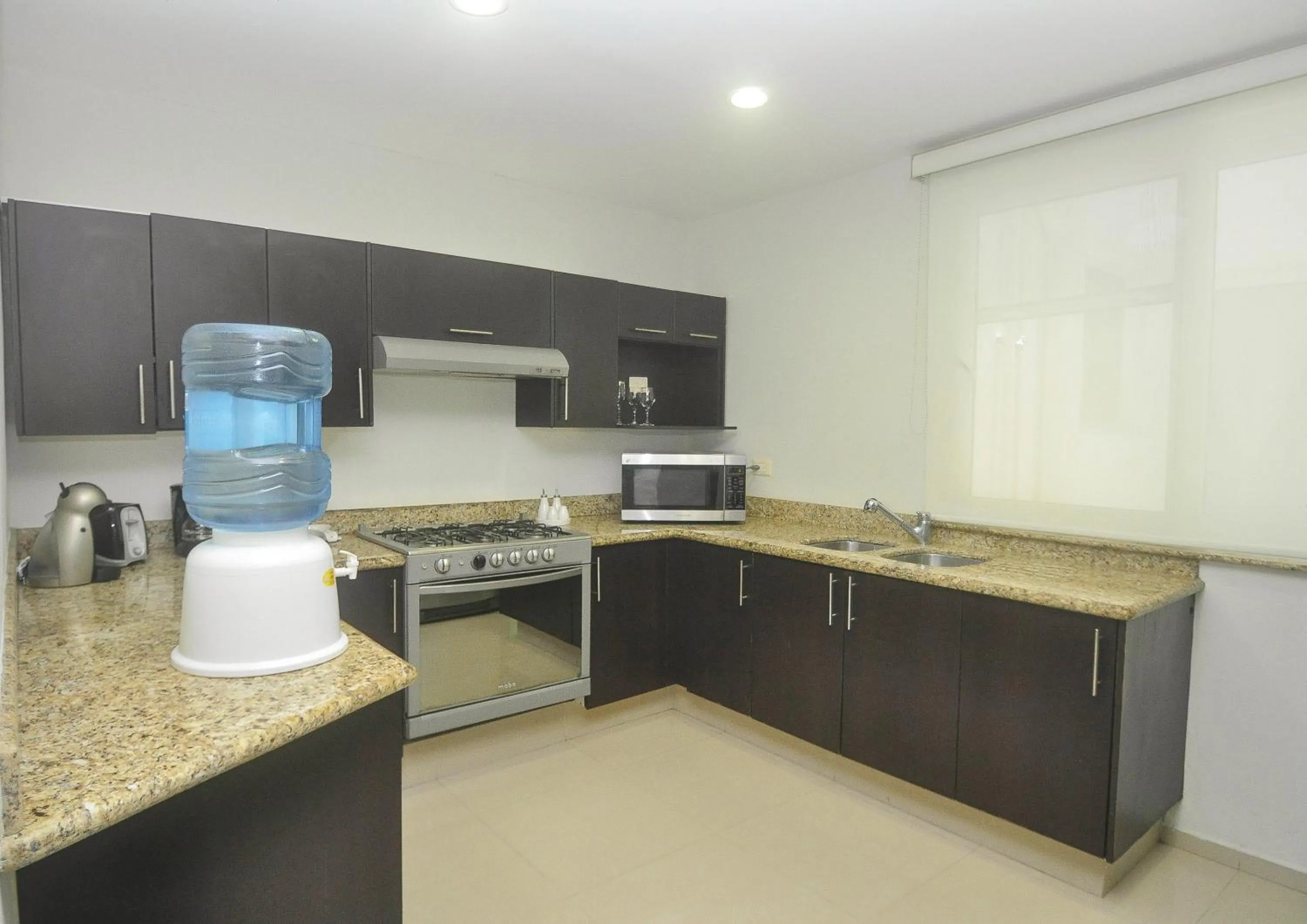 Kitchen or kitchenette in Phenomenal Location Near Beach & 5th with Stunning Roof Pool