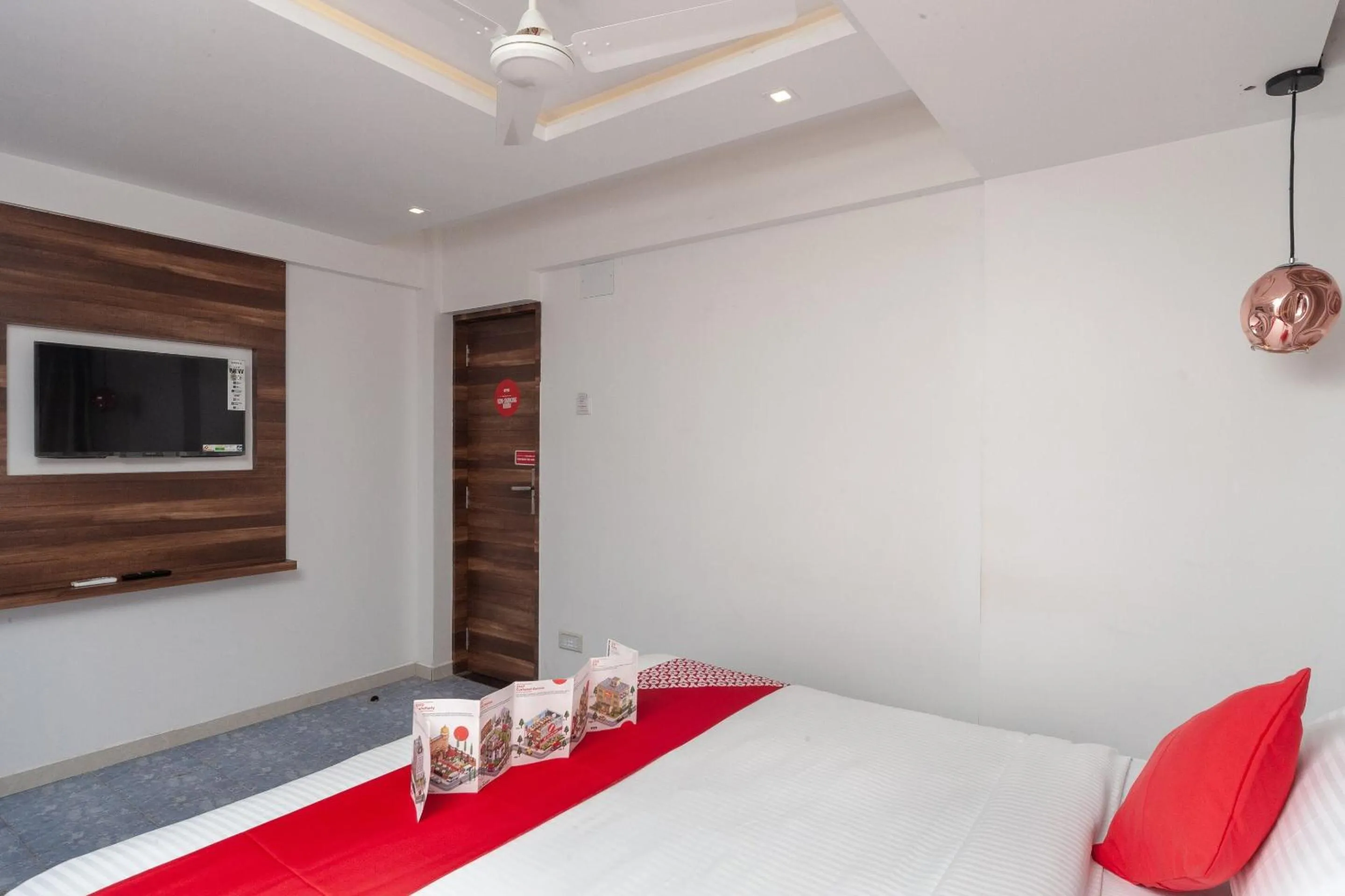 Bedroom in  Super OYO Capital O Admire Suit Hospitality