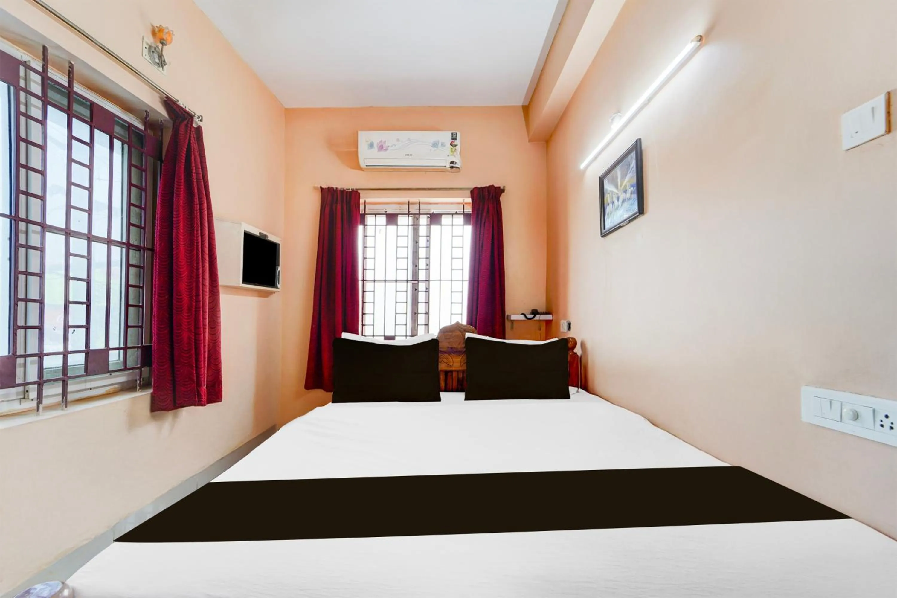Bedroom, Bed in Super Hotel O Anna Nagar Madurai