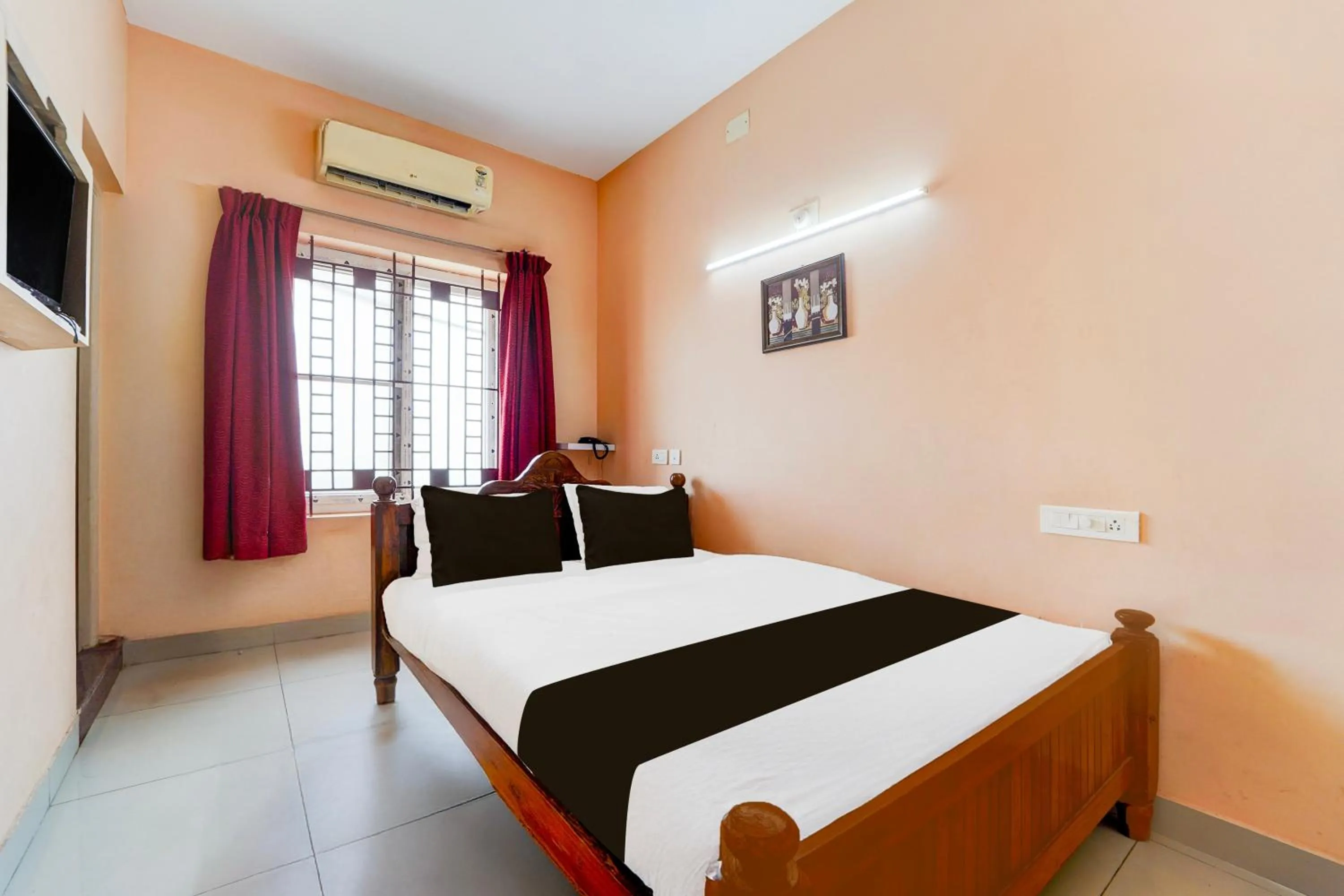 Bedroom, Bed in Super Hotel O Anna Nagar Madurai