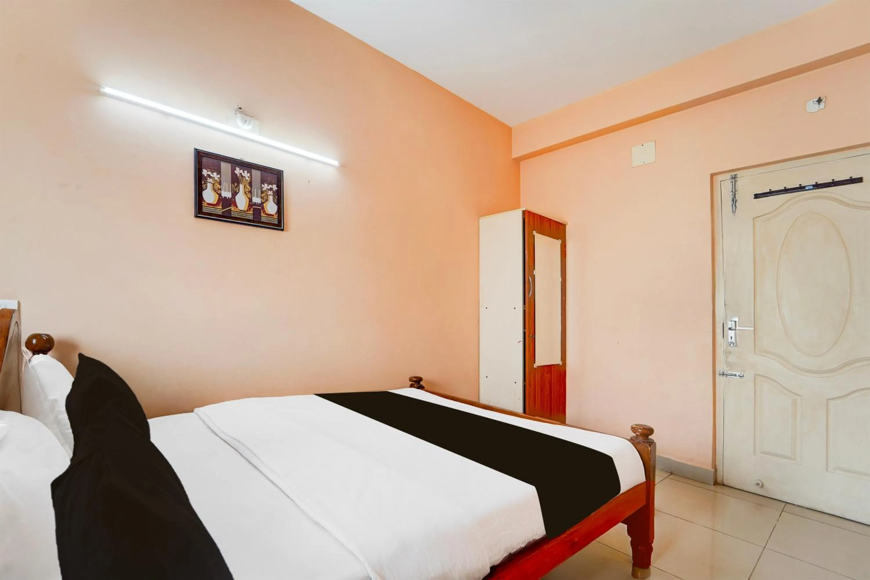 Bedroom, Bed in Super Hotel O Anna Nagar Madurai