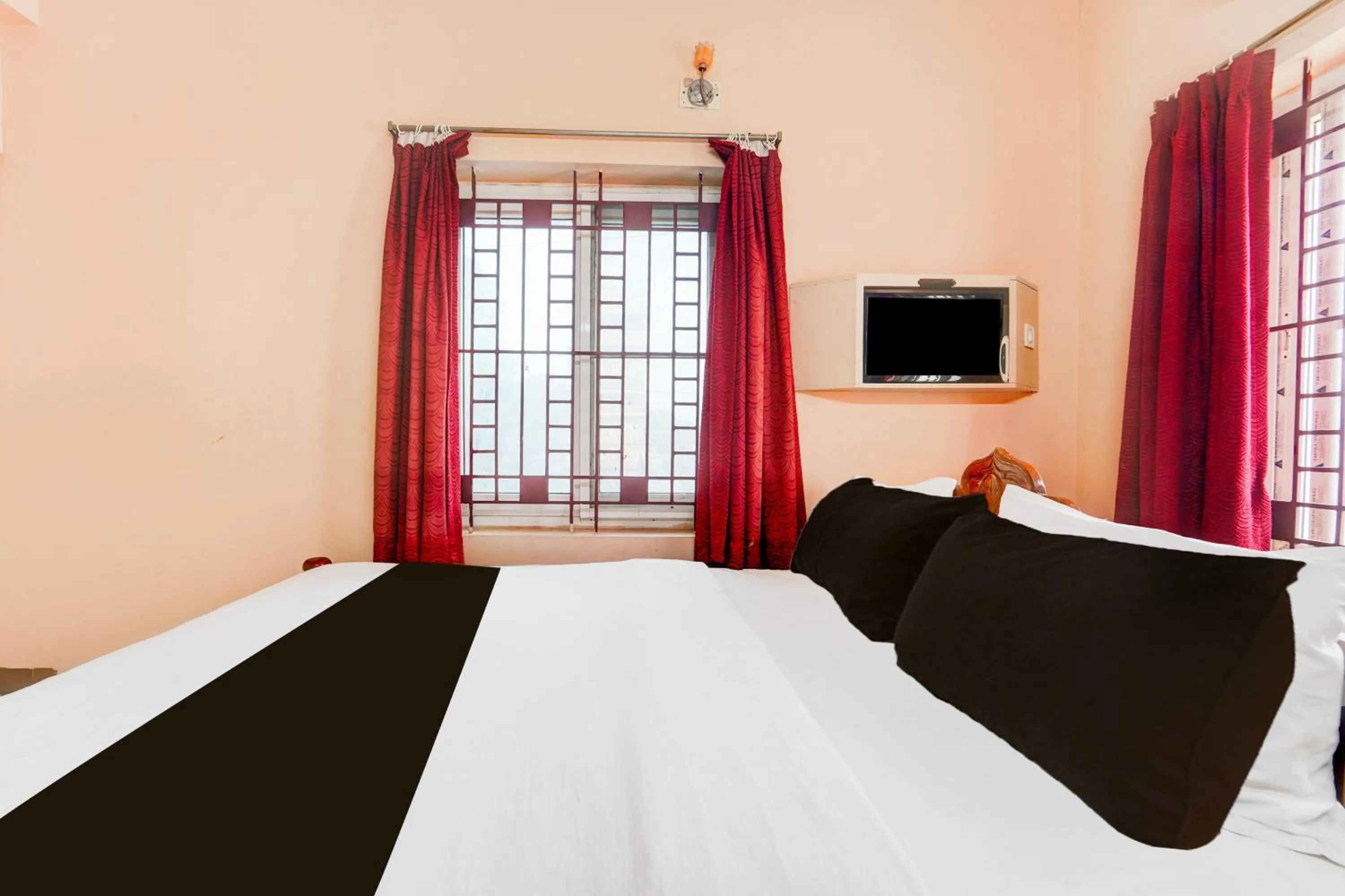 Bedroom, Bed in Super Hotel O Anna Nagar Madurai
