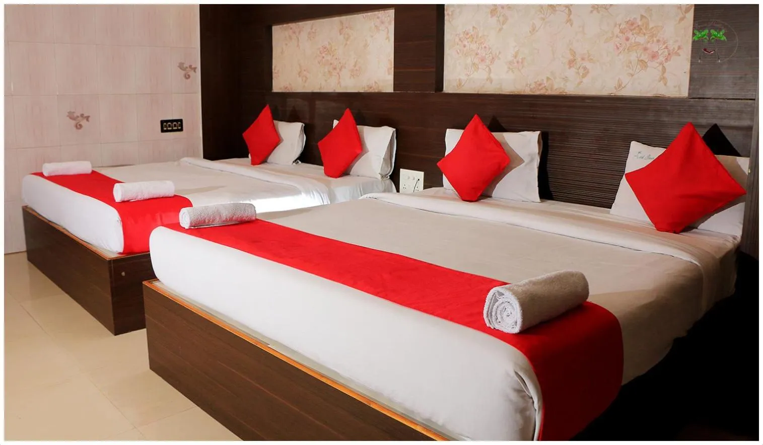 Photo of the whole room in Peace Residency