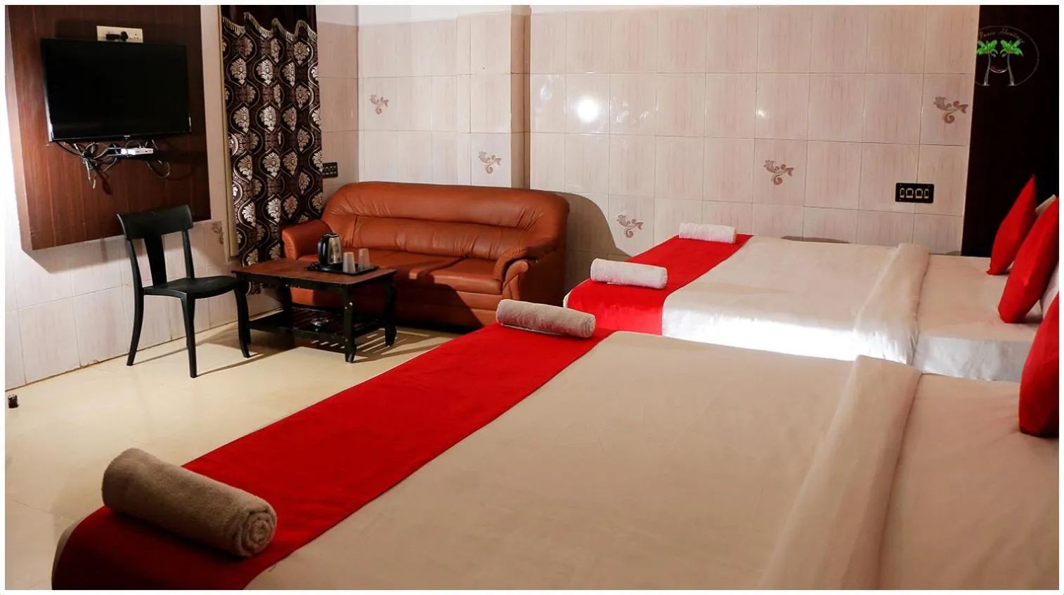 Photo of the whole room in Peace Residency