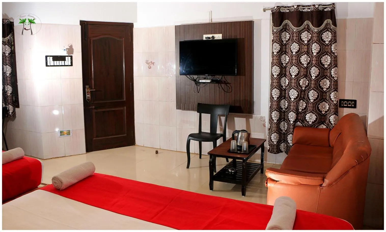 Photo of the whole room in Peace Residency