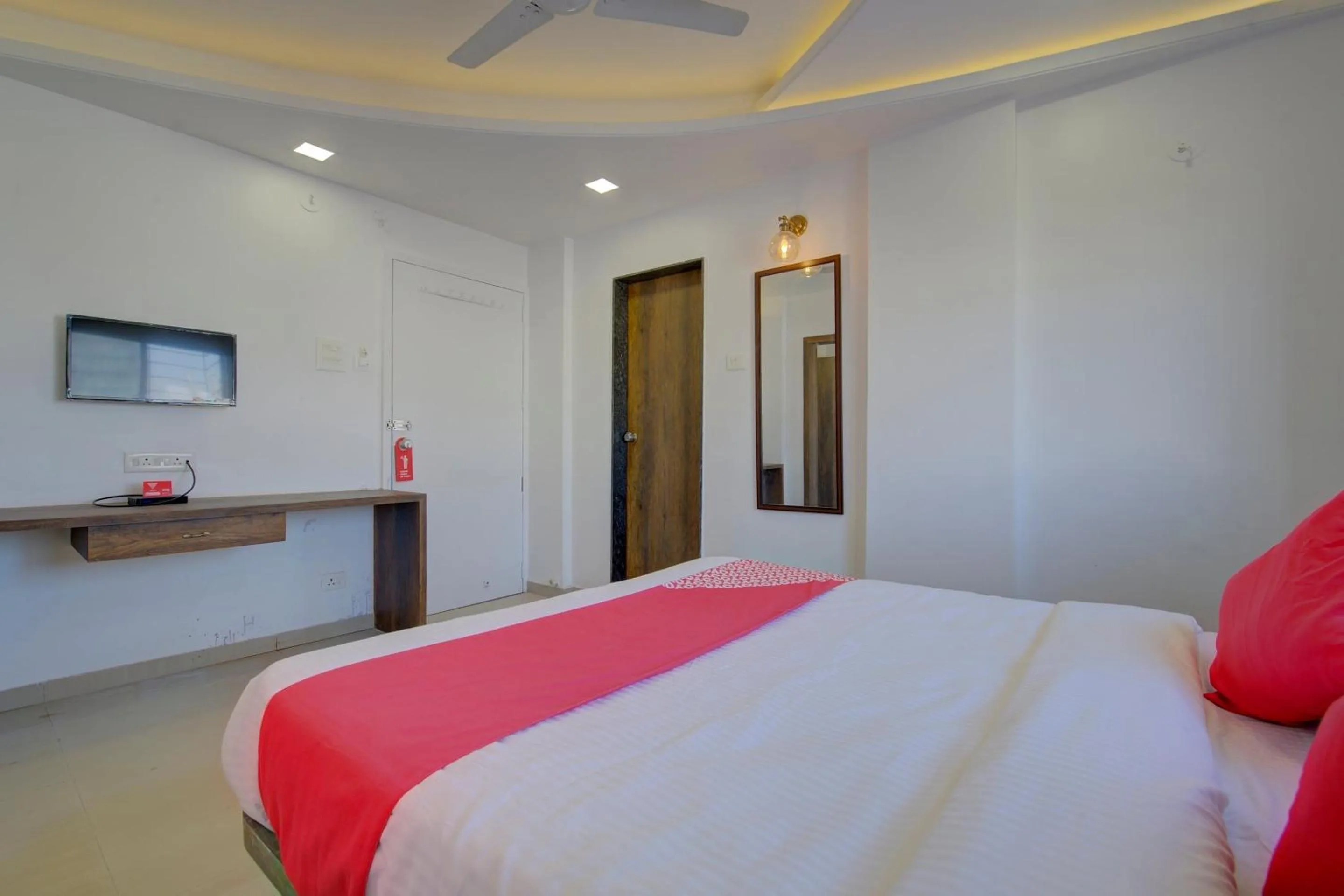 Bedroom in Hotel O RK's Regency Near Navale Hospital Back Gate