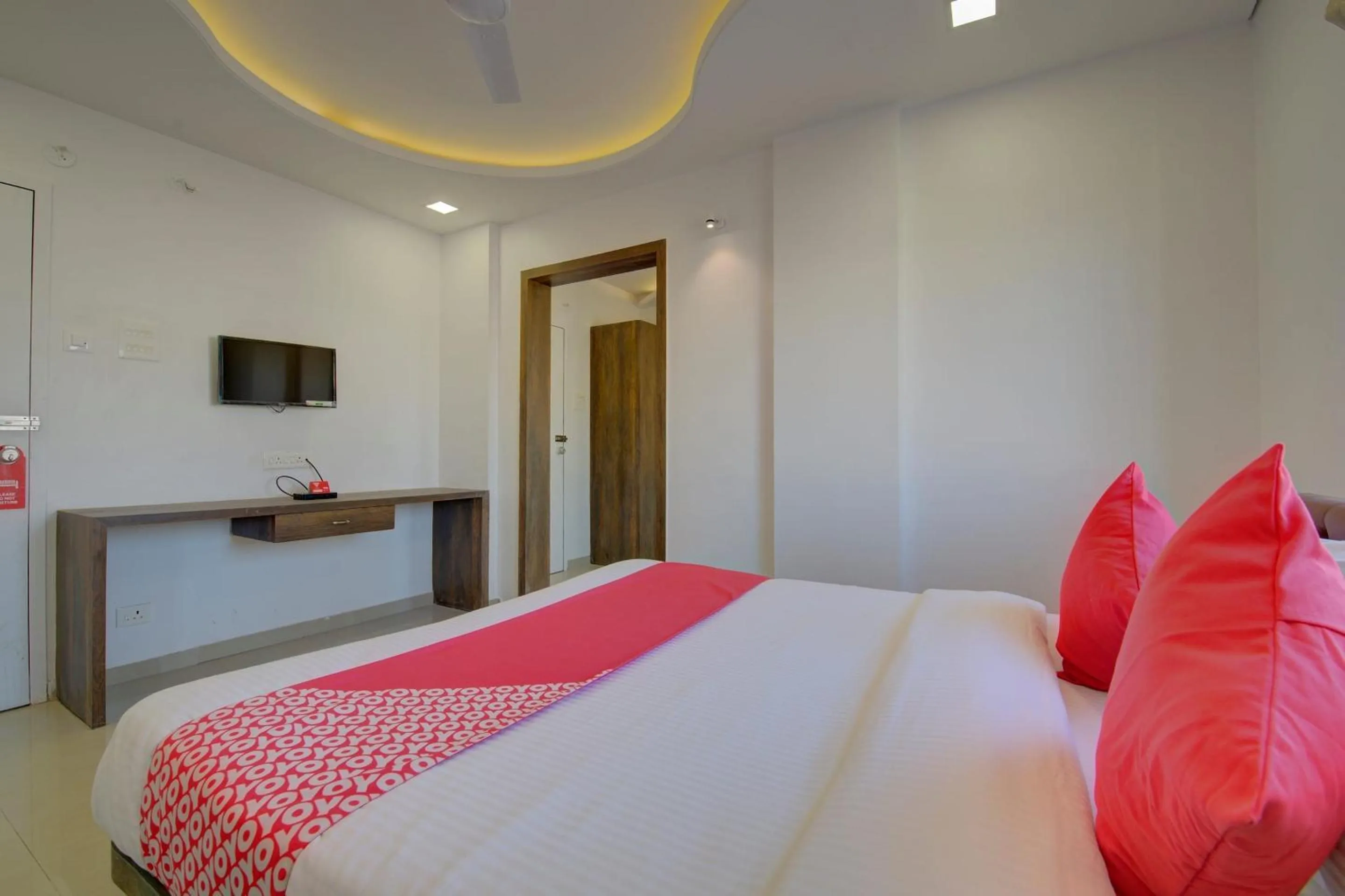 Bedroom in Hotel O RK's Regency Near Navale Hospital Back Gate