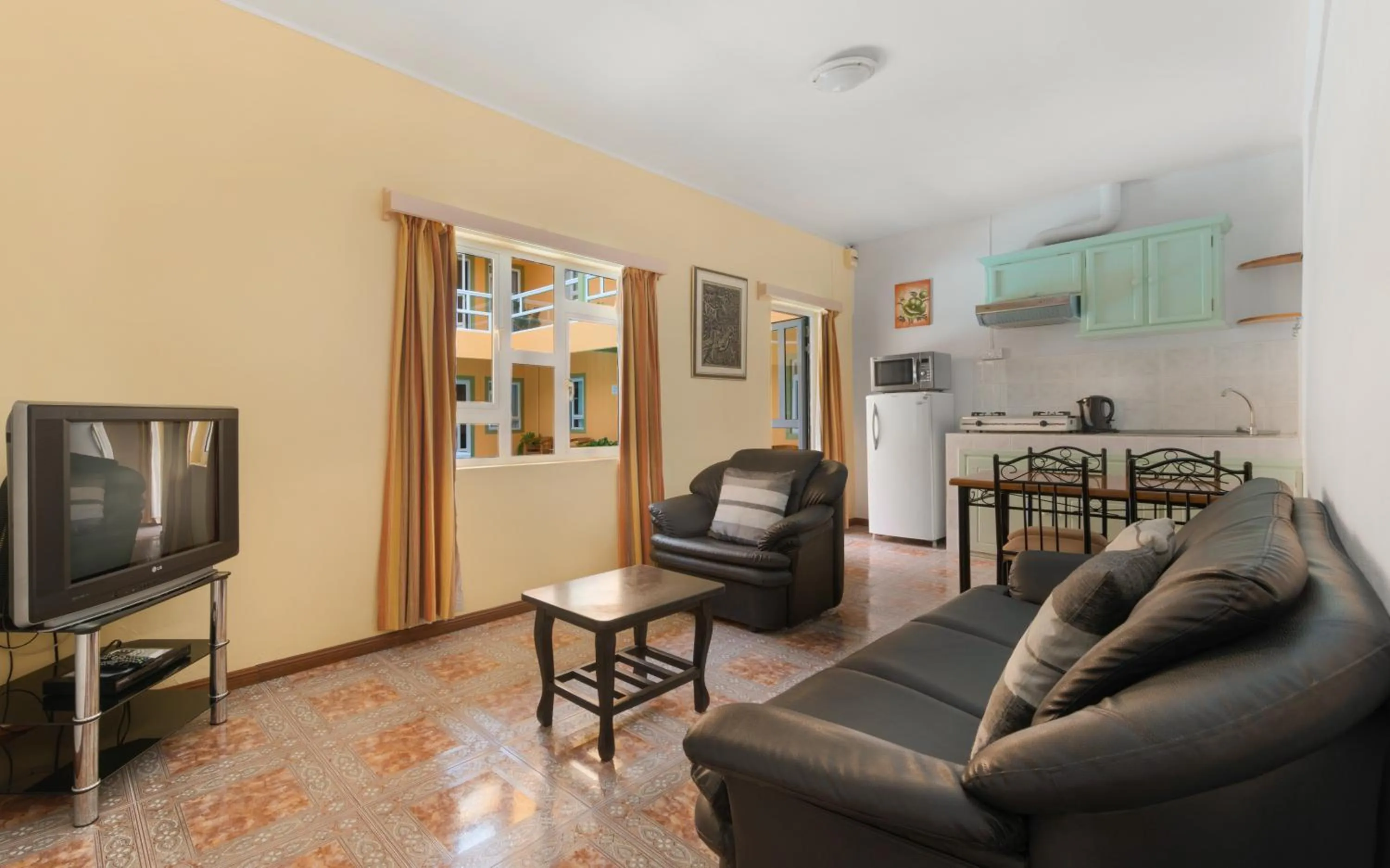 TV and multimedia in Wanna Studio Apartments