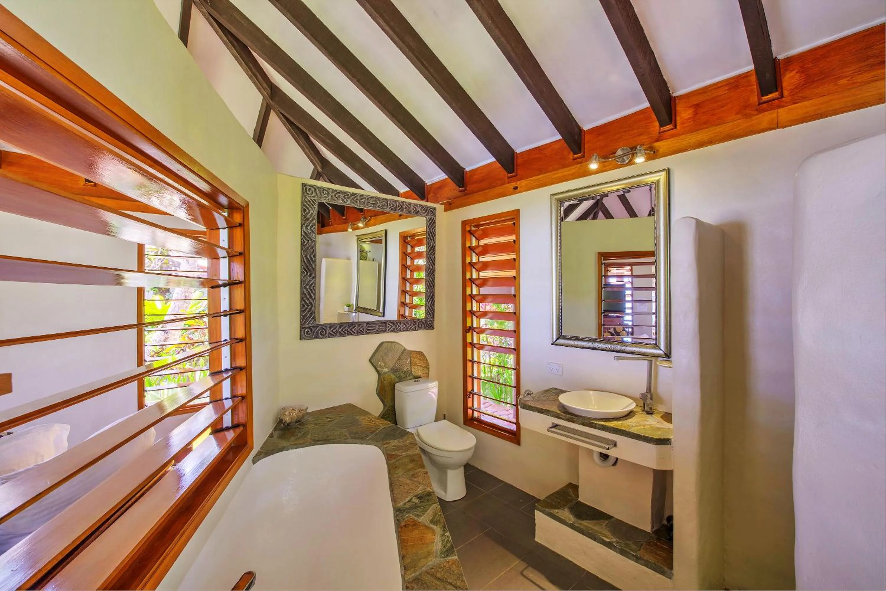 Bathroom in Maui Palms