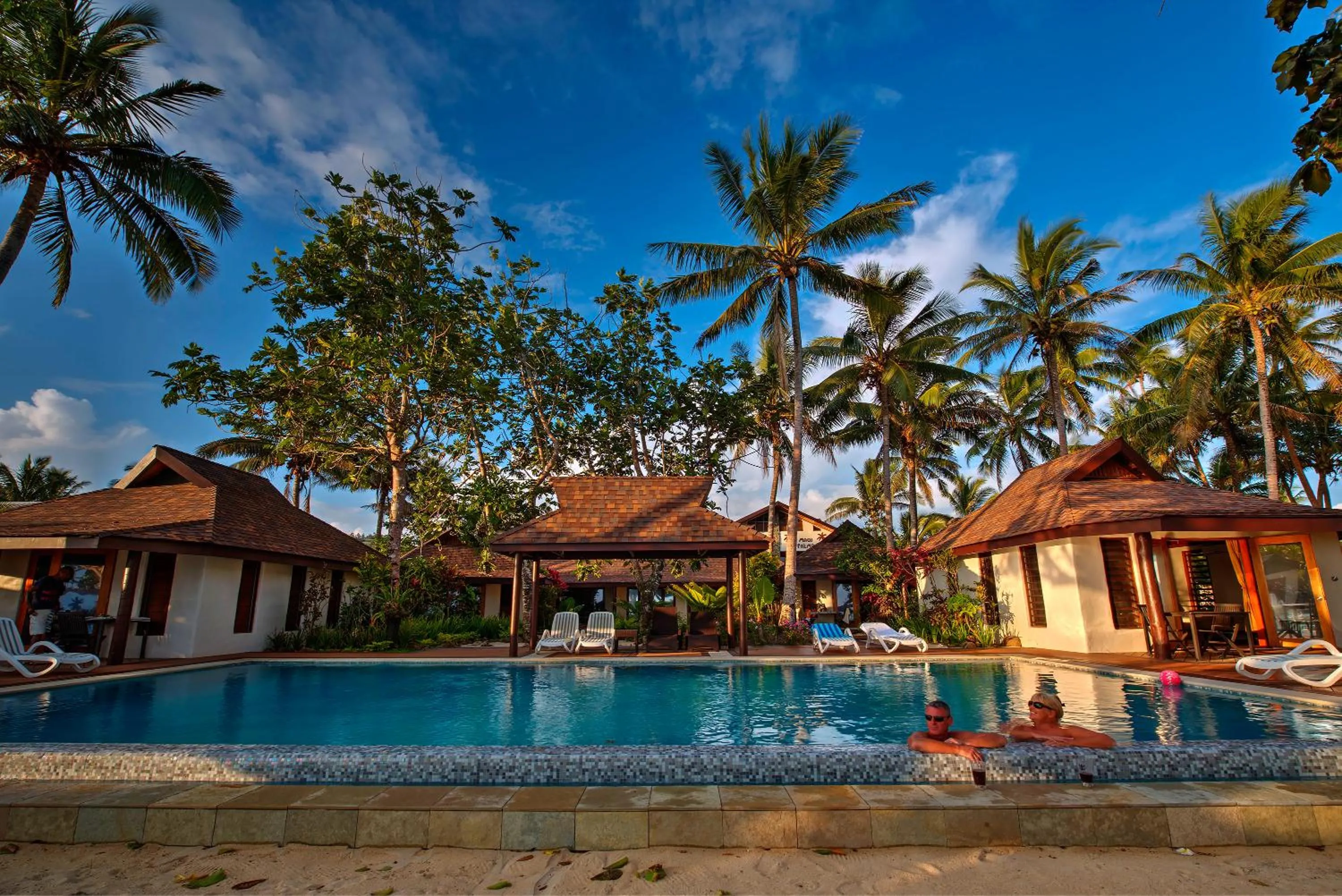 Swimming pool in Maui Palms