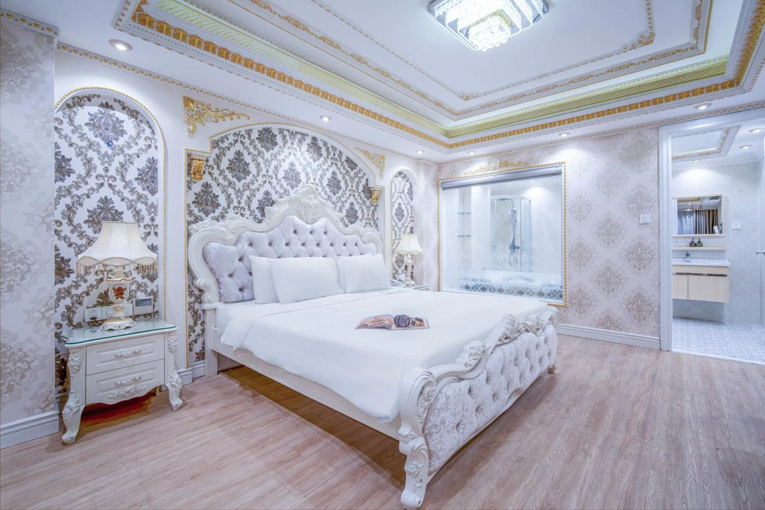 Bed in Royal Beach Hotel by THG