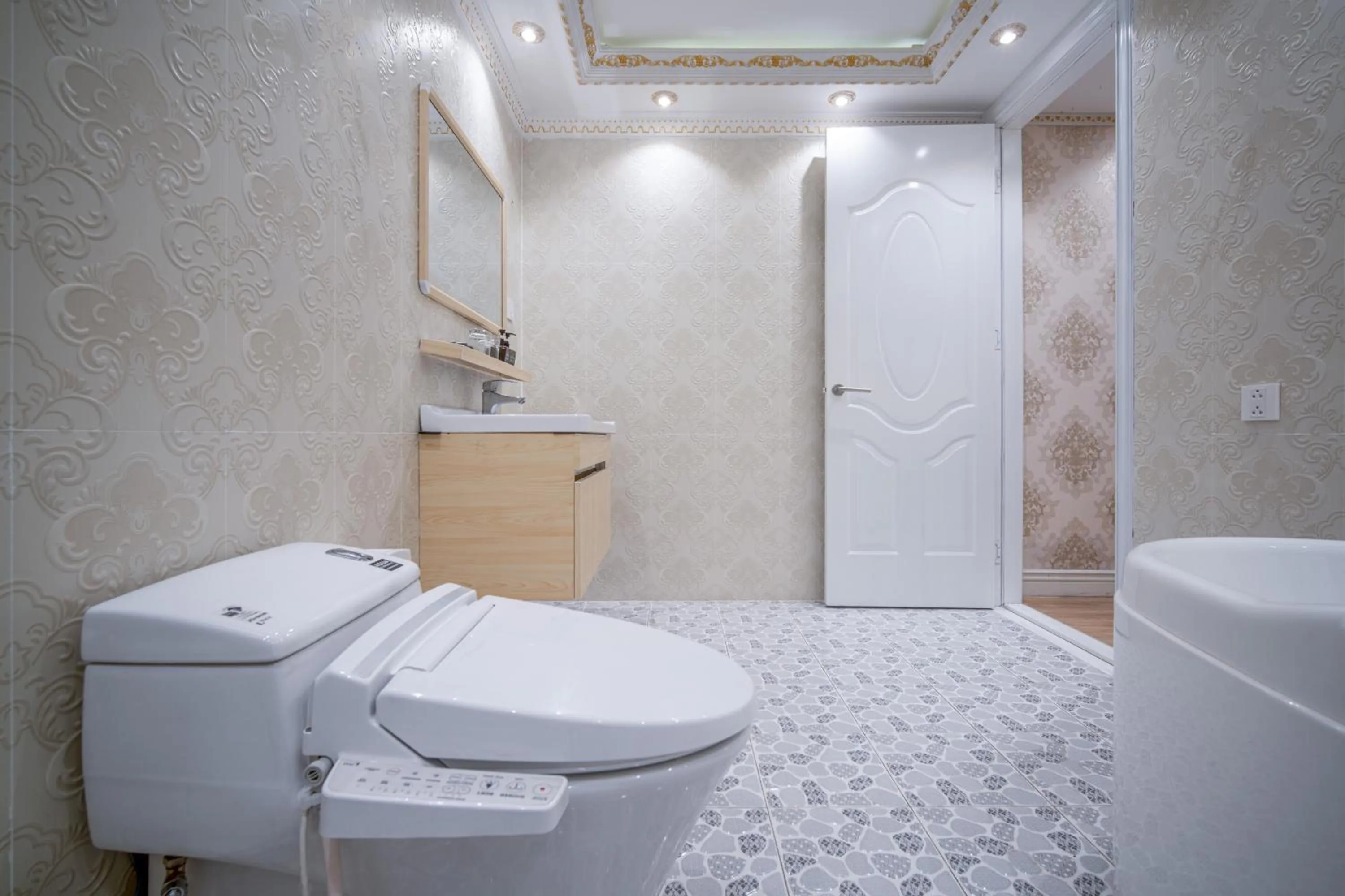 Toilet in Royal Beach Hotel by THG