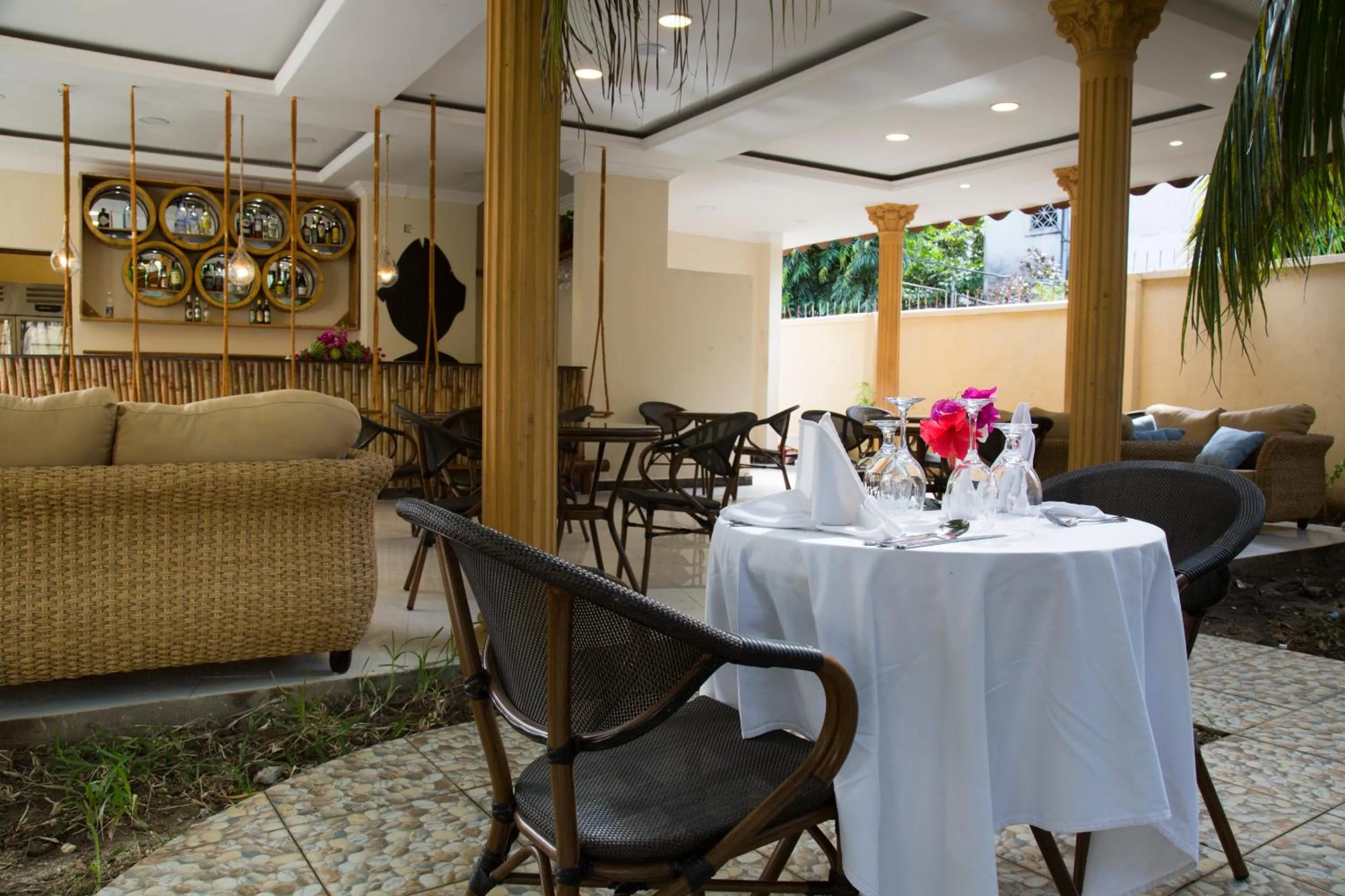 Restaurant/places to eat in Antonio Garden Hotel