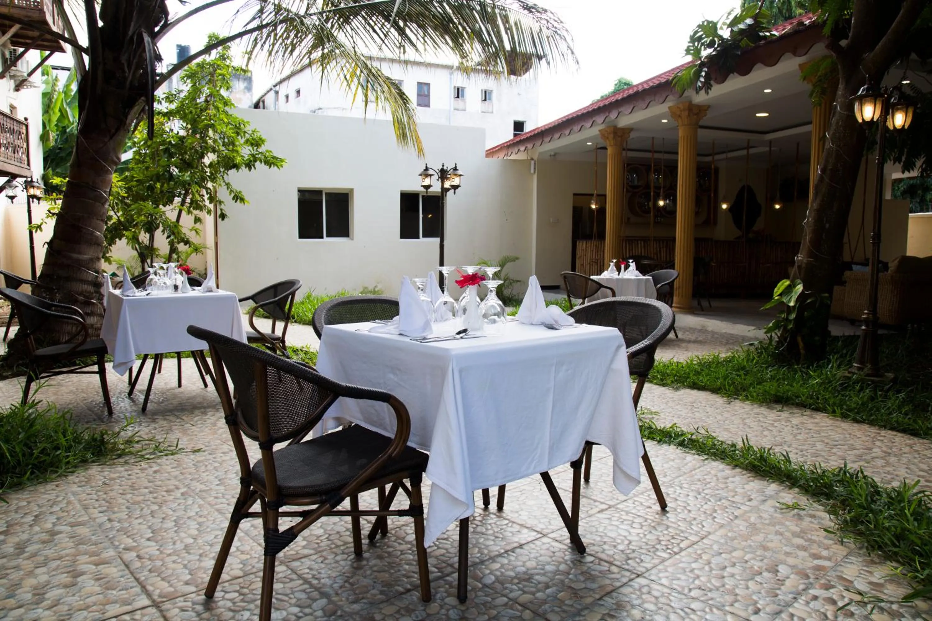 Restaurant/places to eat in Antonio Garden Hotel