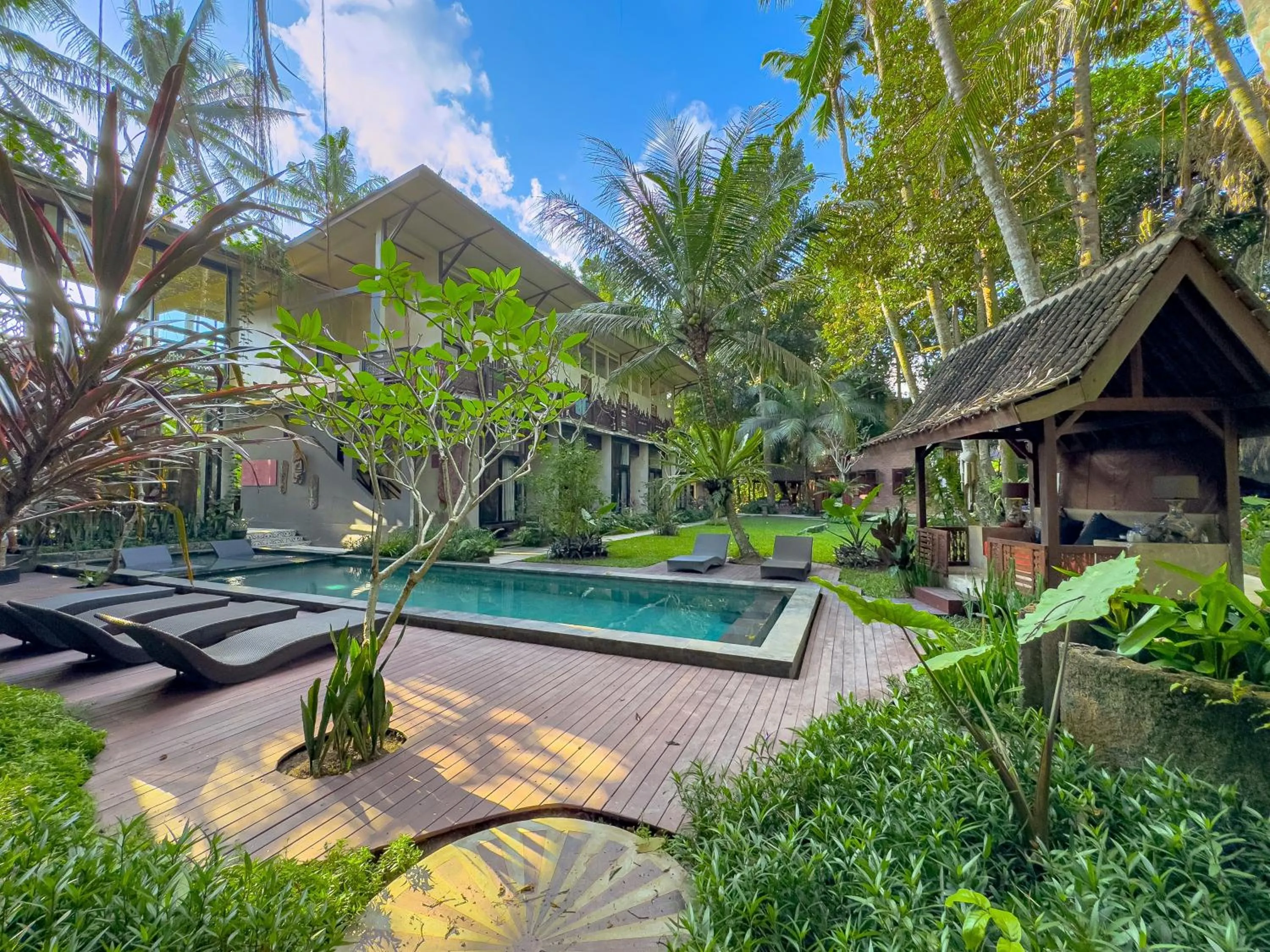 Property building in Gunung An Retreat