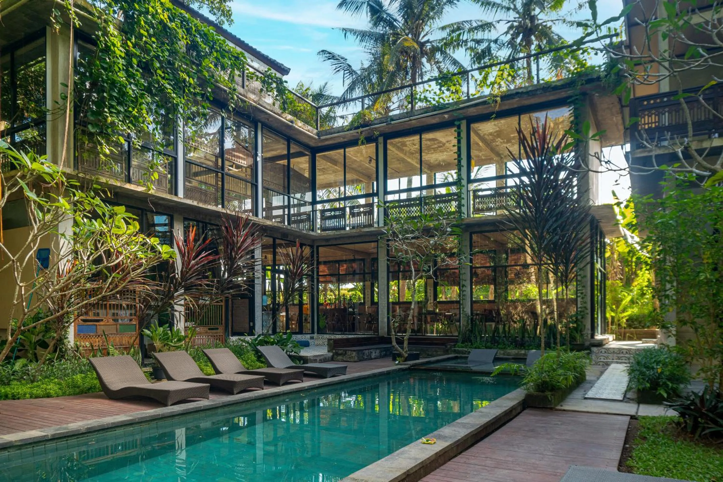 Property building in Gunung An Retreat