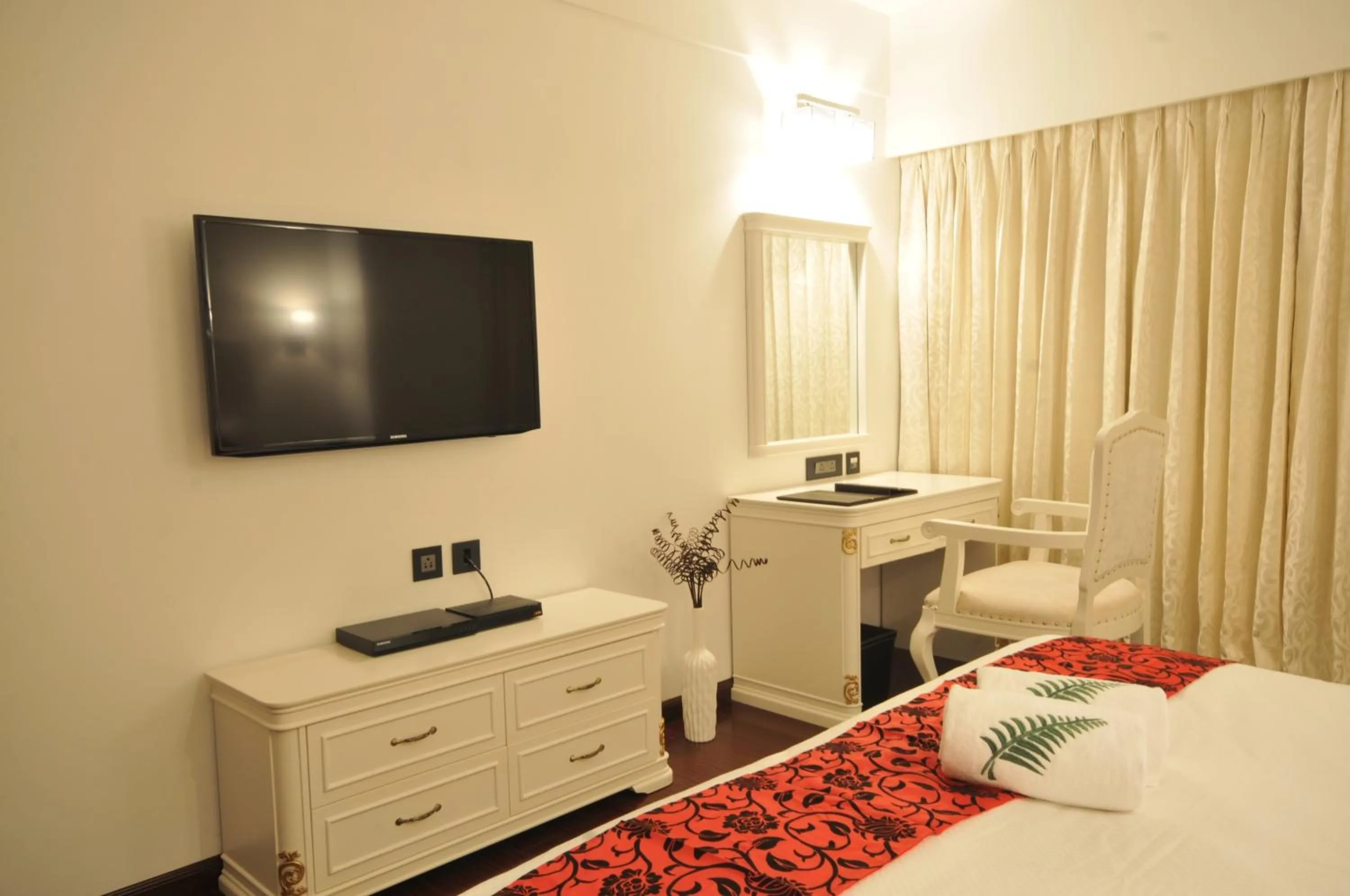 Communal lounge/ TV room in The Fern Residency Rajkot