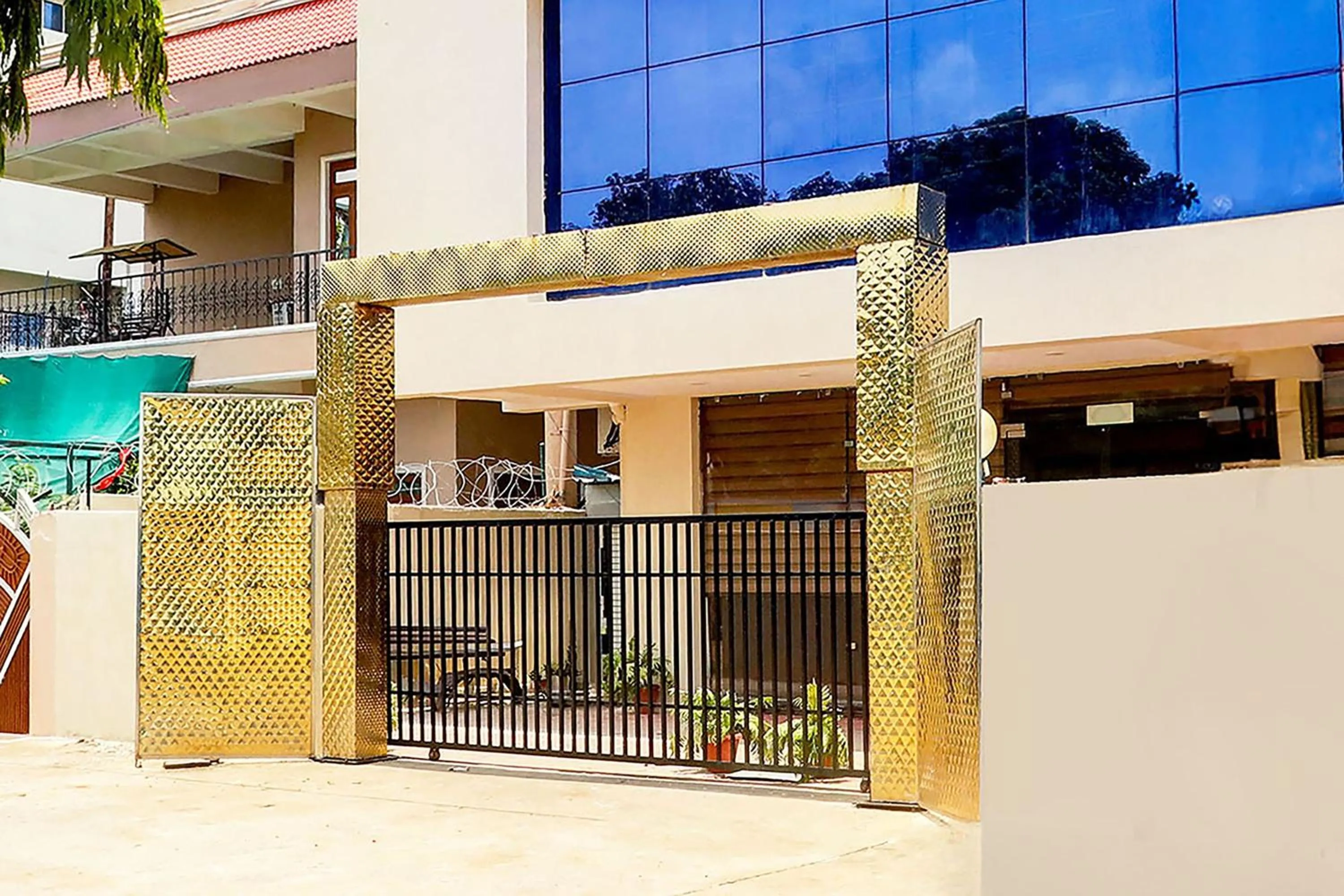 Facade/entrance in Townhouse Hoshangabad Road Near Aashima Mall