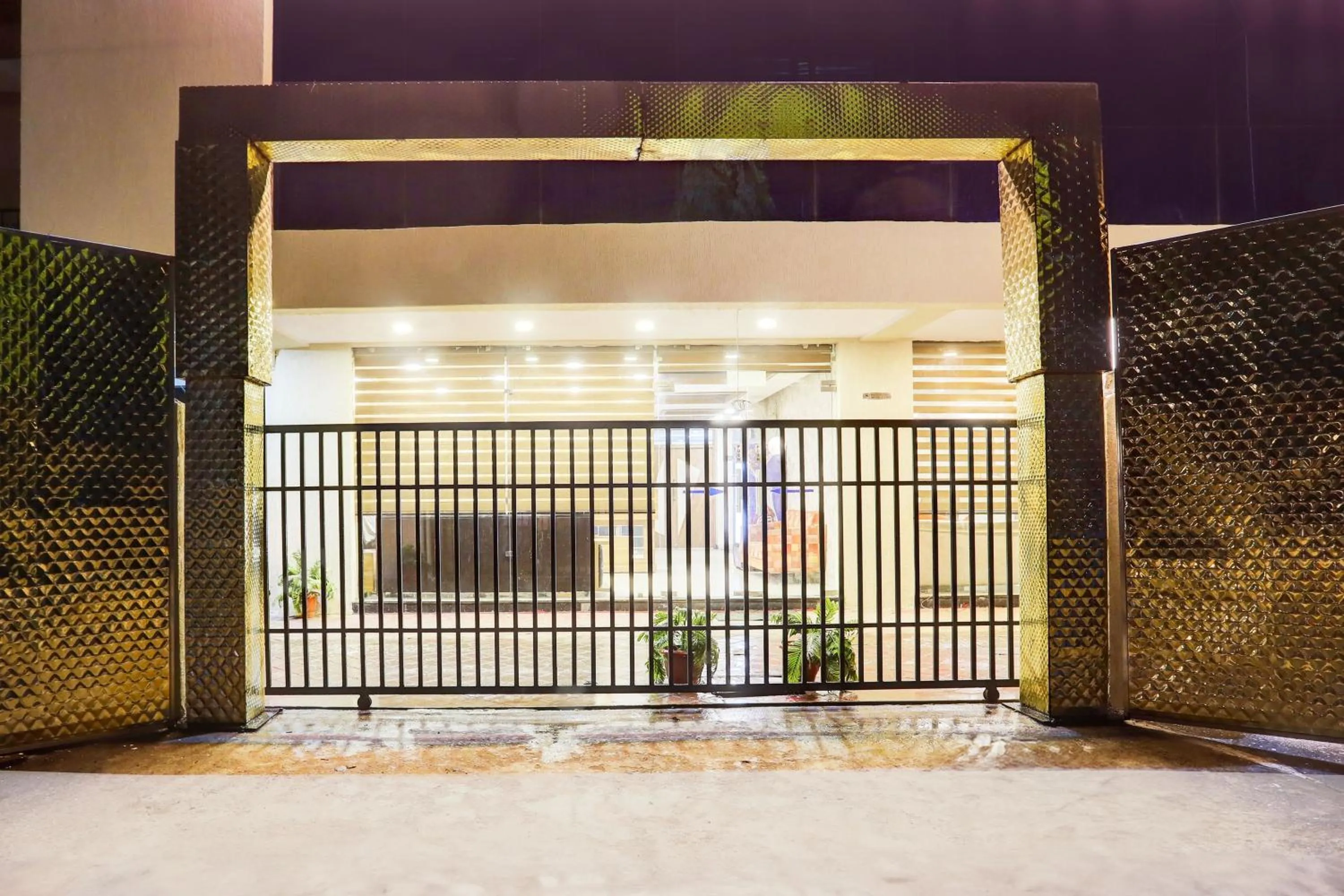 Facade/entrance in Townhouse Hoshangabad Road Near Aashima Mall