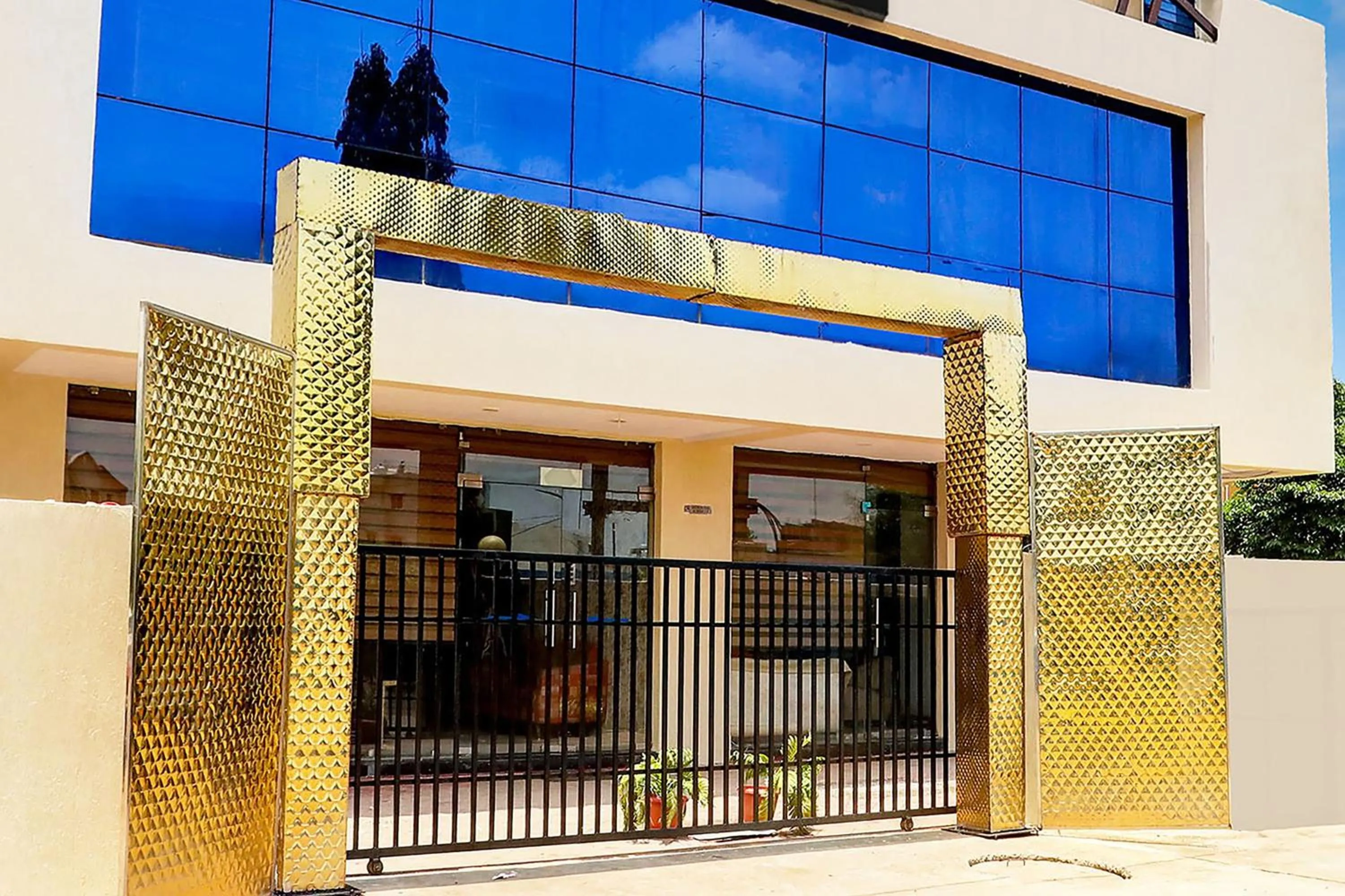 Facade/entrance in Townhouse Hoshangabad Road Near Aashima Mall