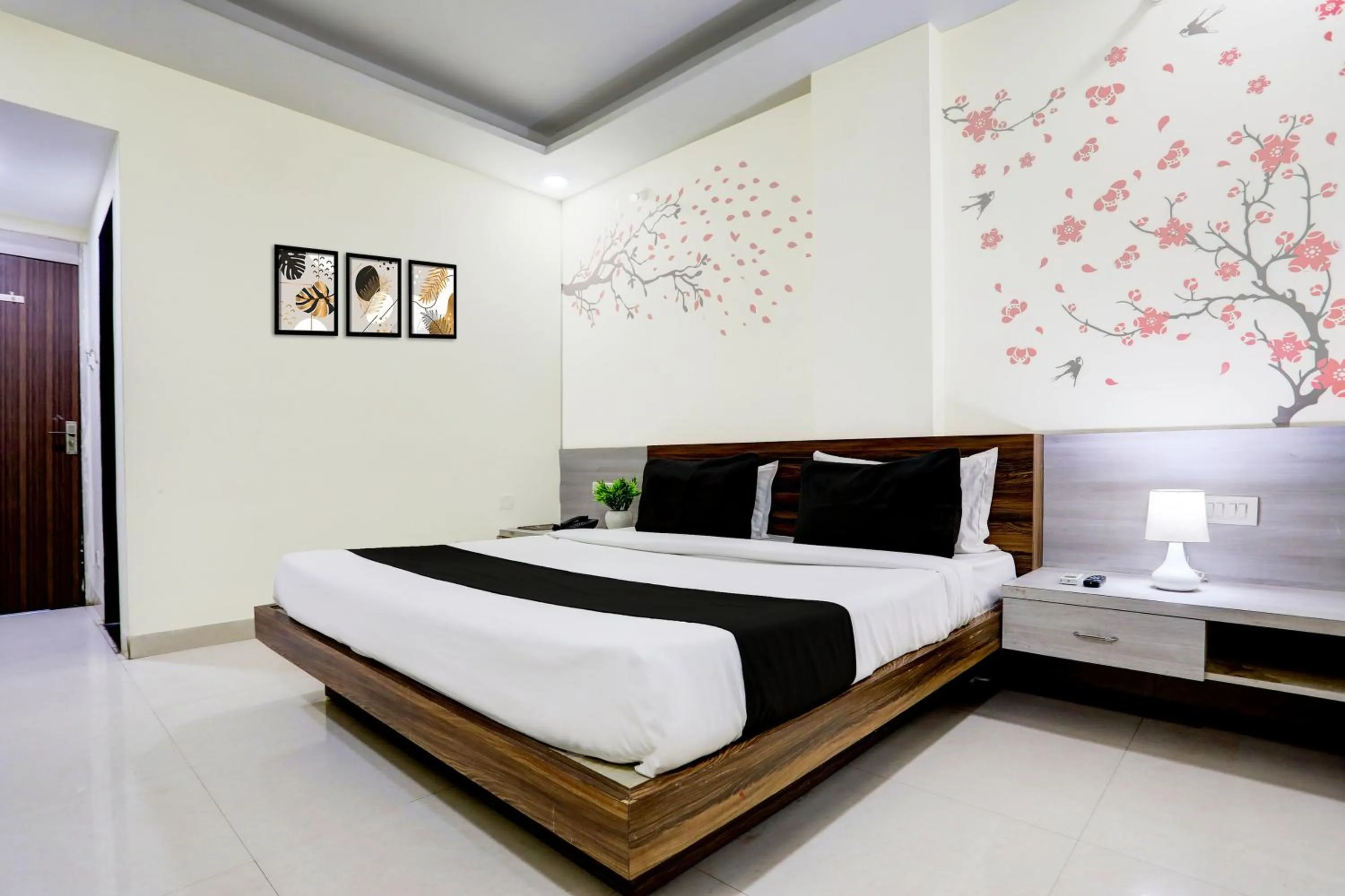 Bedroom, Bed in Townhouse Hoshangabad Road Near Aashima Mall