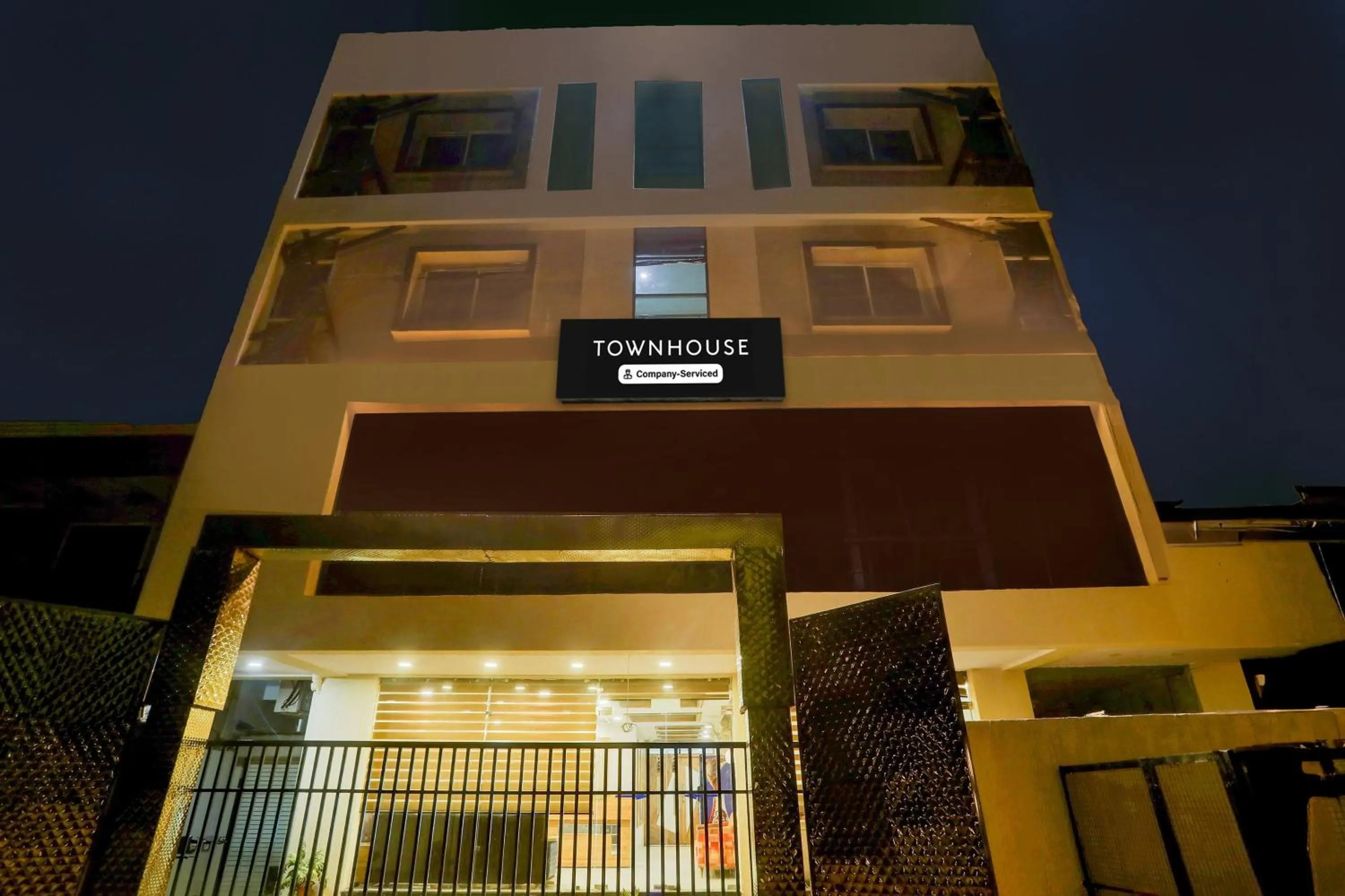 Facade/entrance in Townhouse Hoshangabad Road Near Aashima Mall