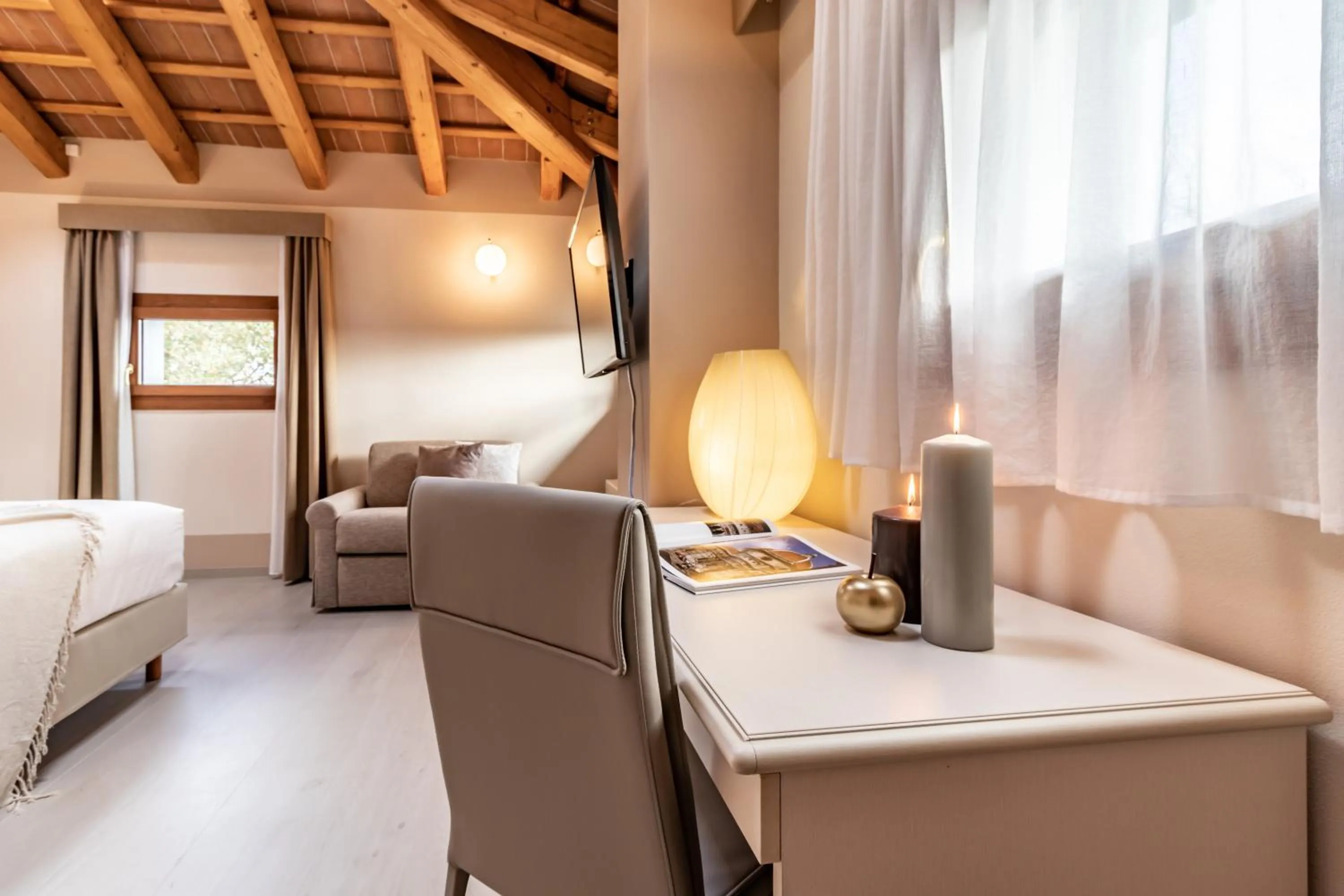 Seating area, Bed in Monteborre