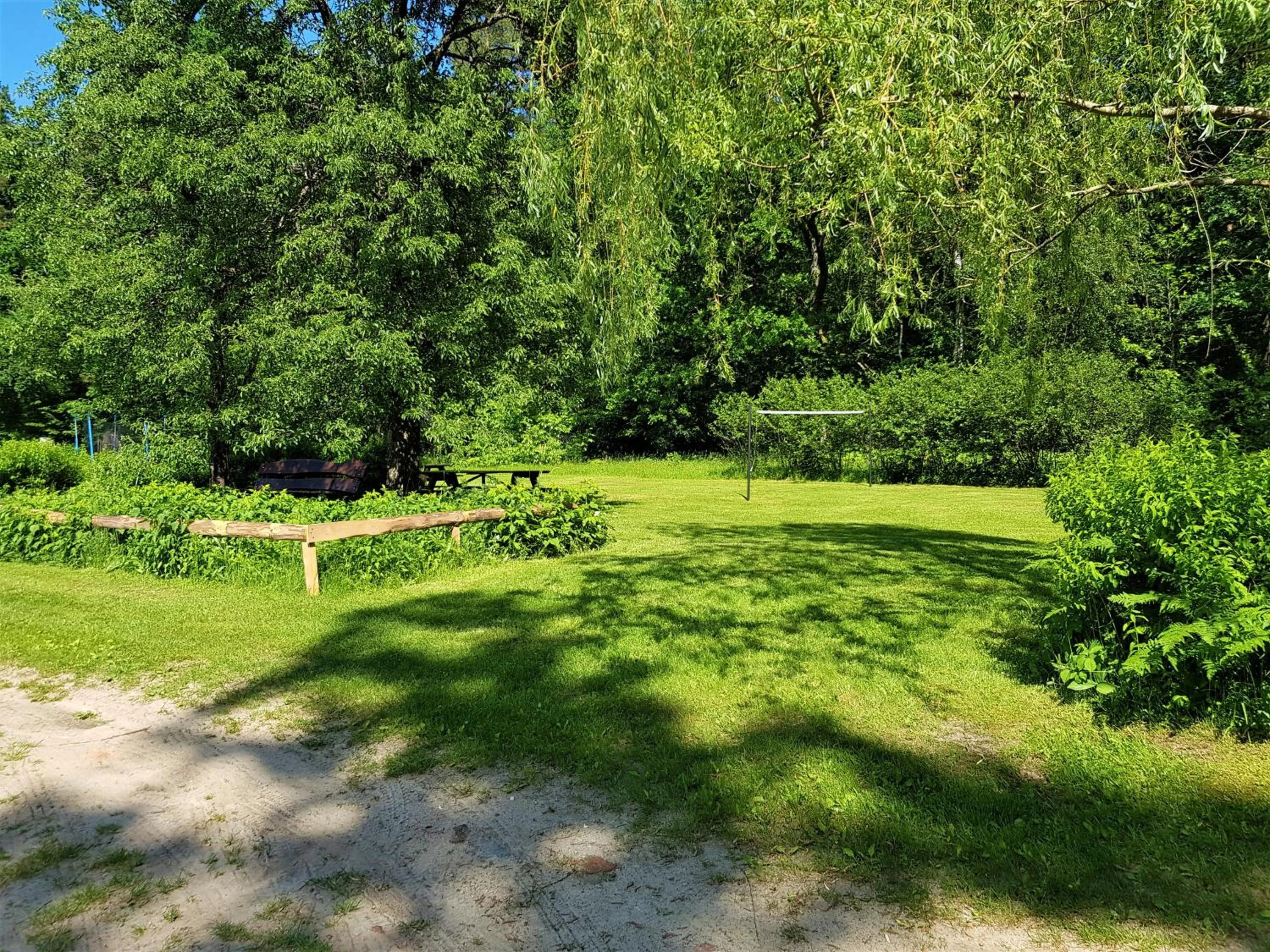 Garden view in Białowieska Leśniczówka "U Jasia i Małgosi"