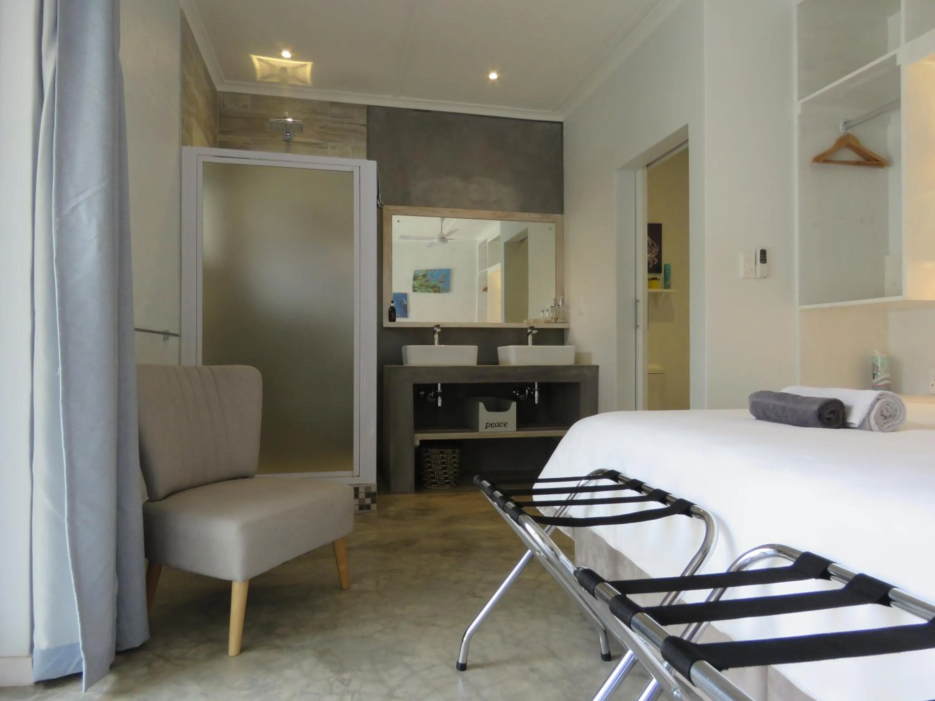 Shower in Bare Feet Retreat B&B