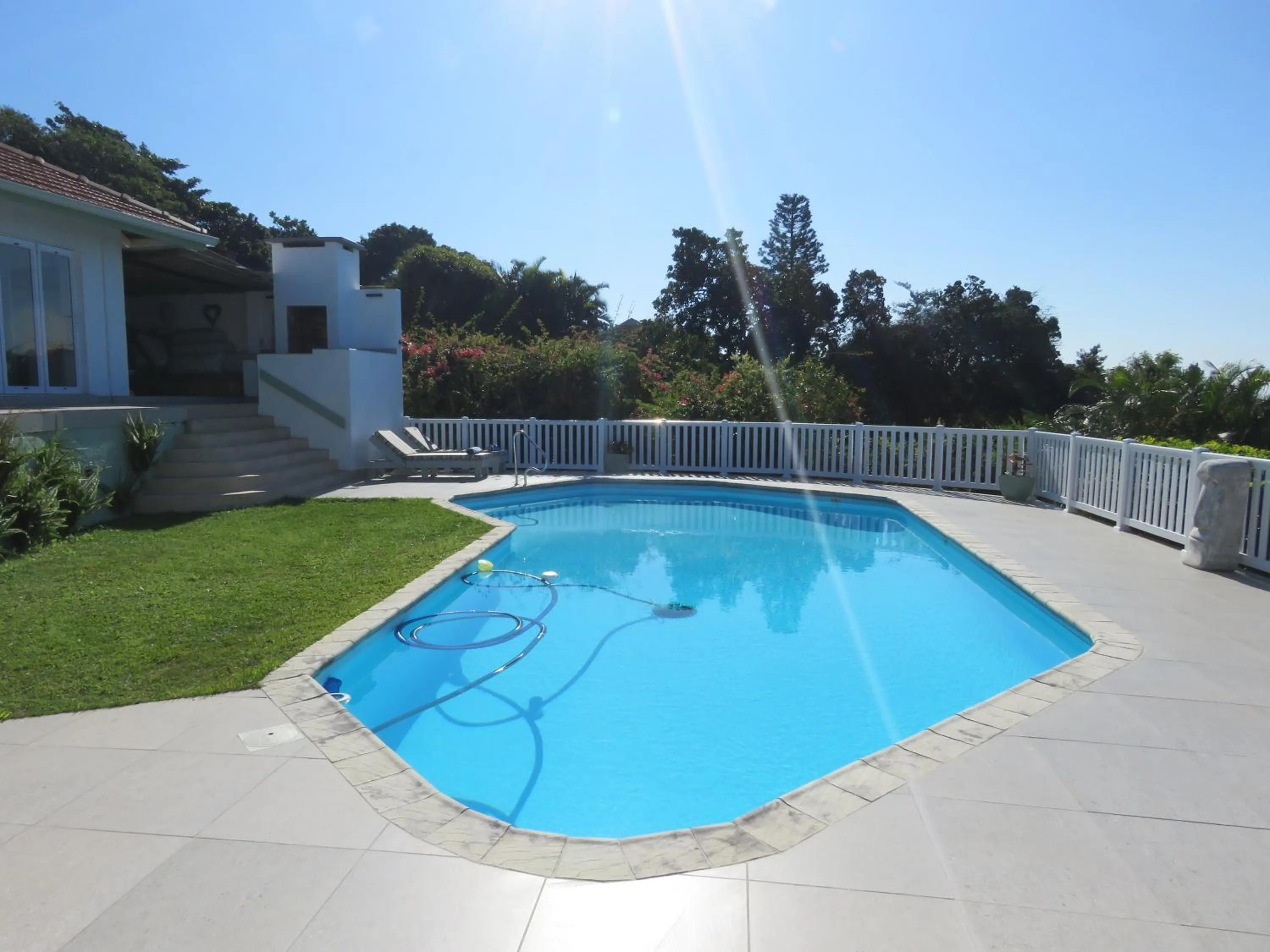 Swimming pool in Bare Feet Retreat B&B