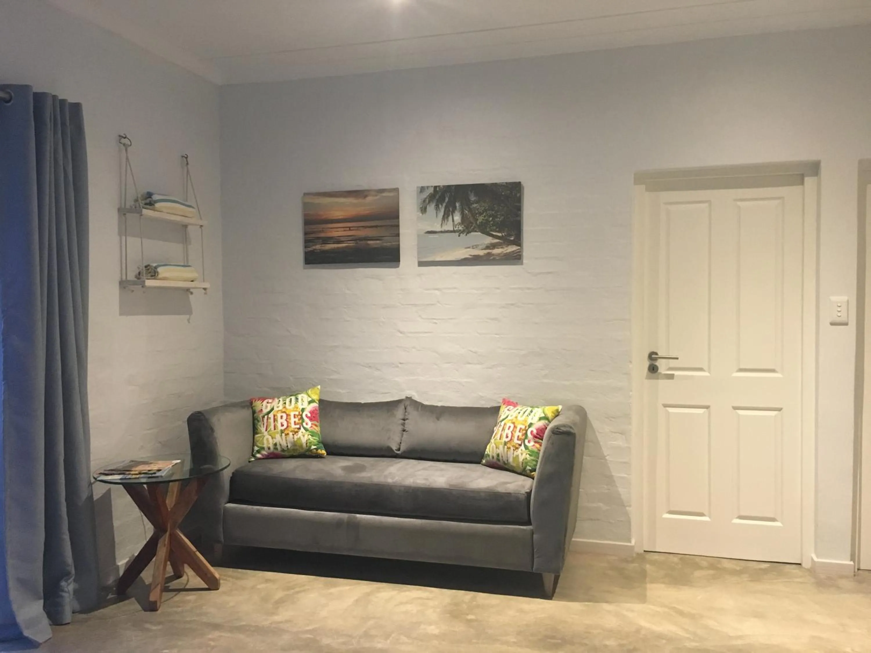 Seating area in Bare Feet Retreat B&B